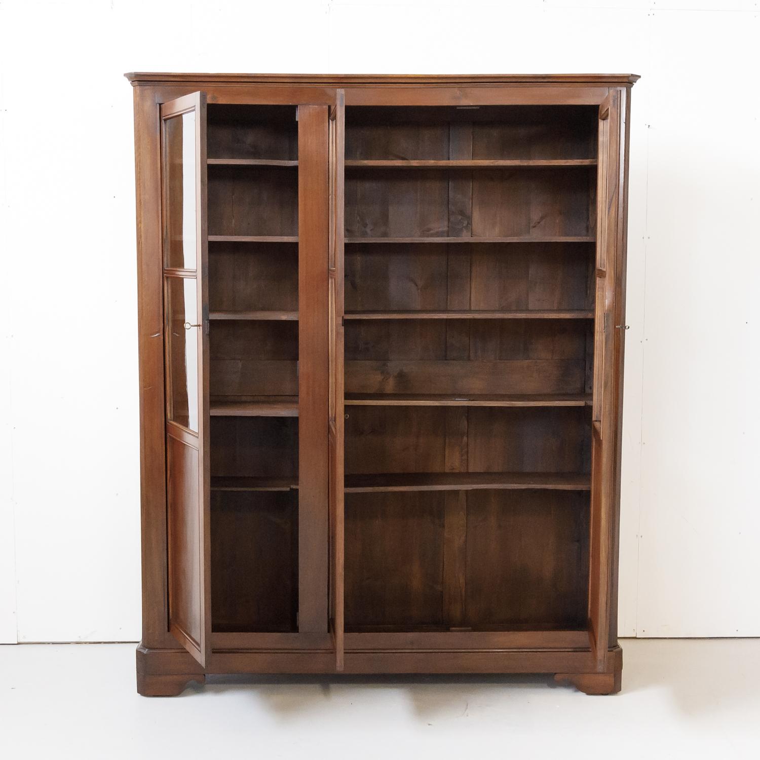 19th Century French Louis Philippe Style Walnut Bibliotheque or Bookcase In Good Condition For Sale In Birmingham, AL