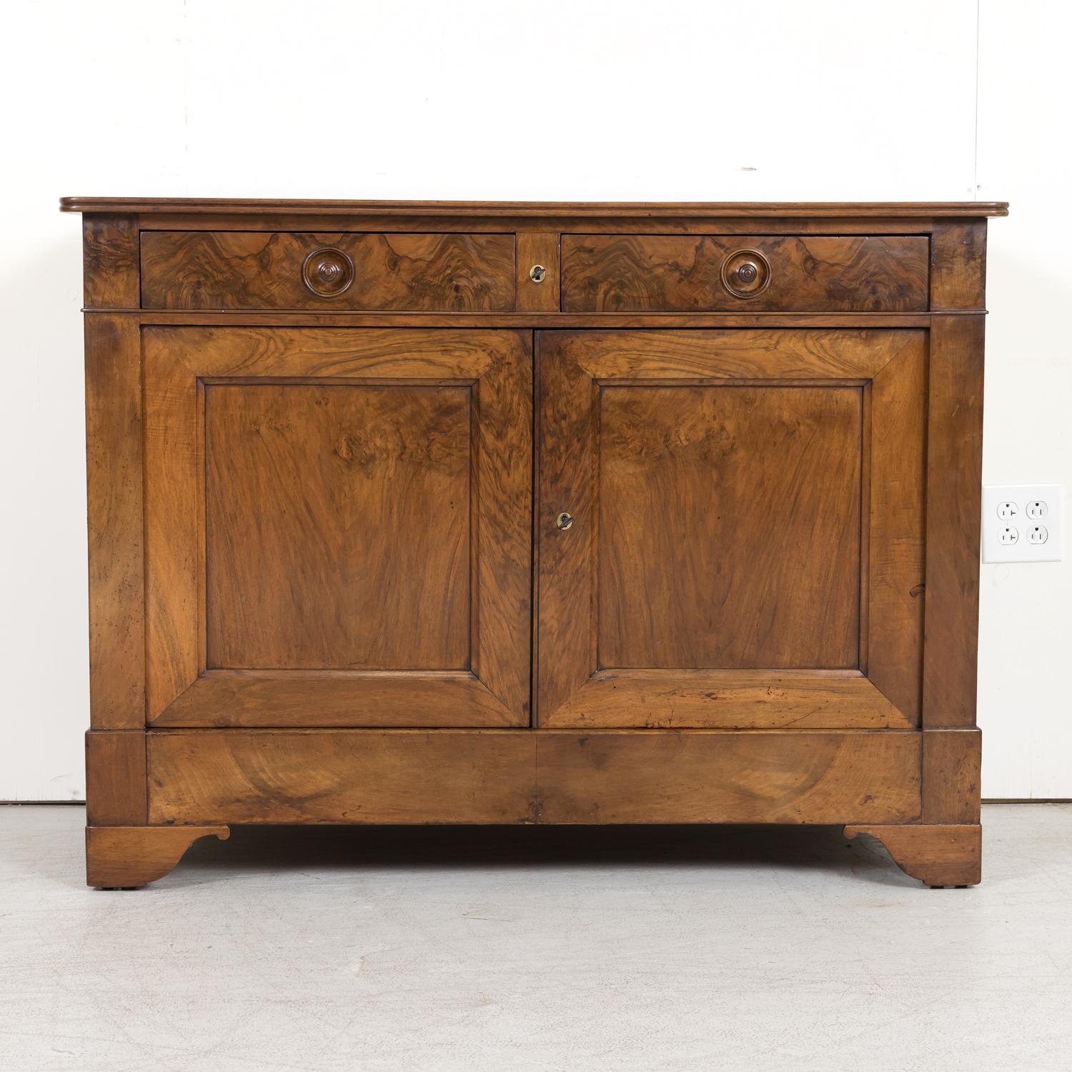 19th Century, French, Louis Philippe Style Walnut Buffet with Bookmatched Front In Good Condition In Birmingham, AL