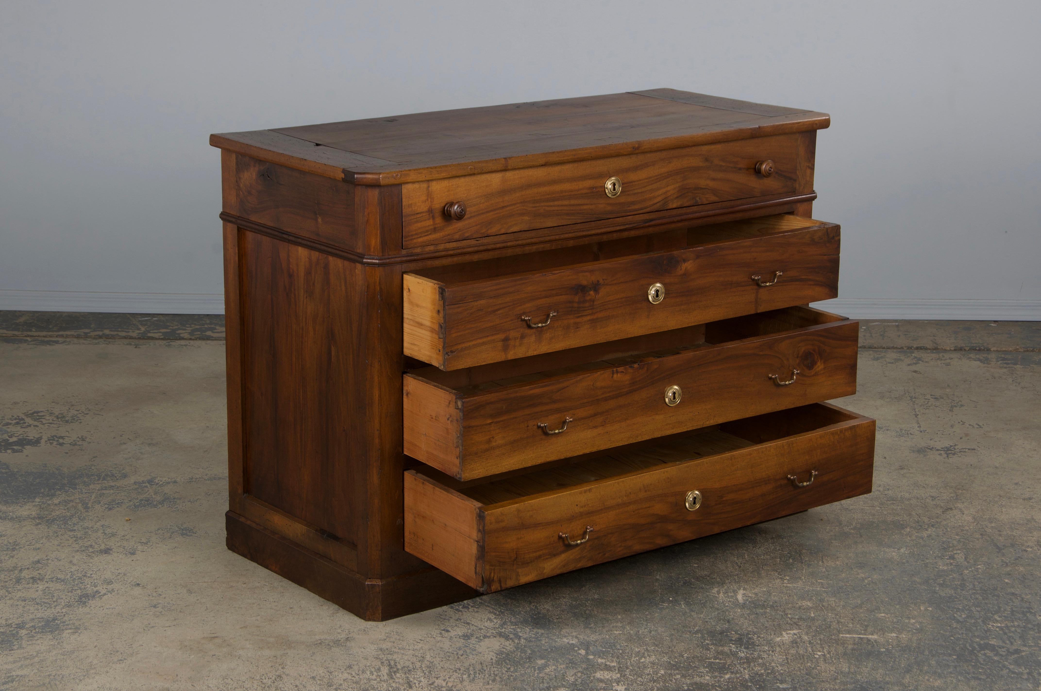 Cassettiera in legno di noce in stile Louis Philippe del XIX secolo in vendita 4