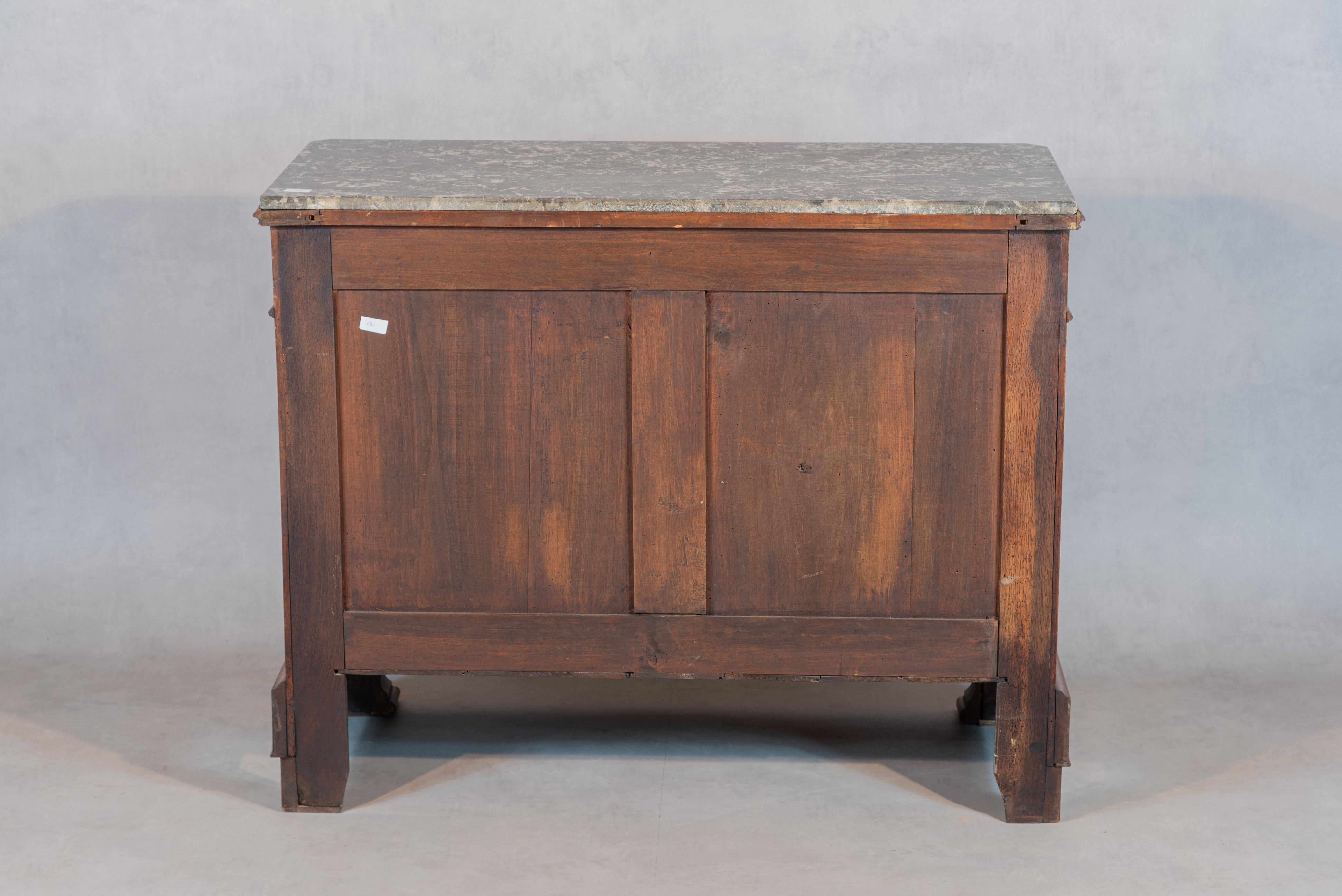 19th Century French Louis Philippe Style Walnut Commode In Good Condition In San Antonio, TX