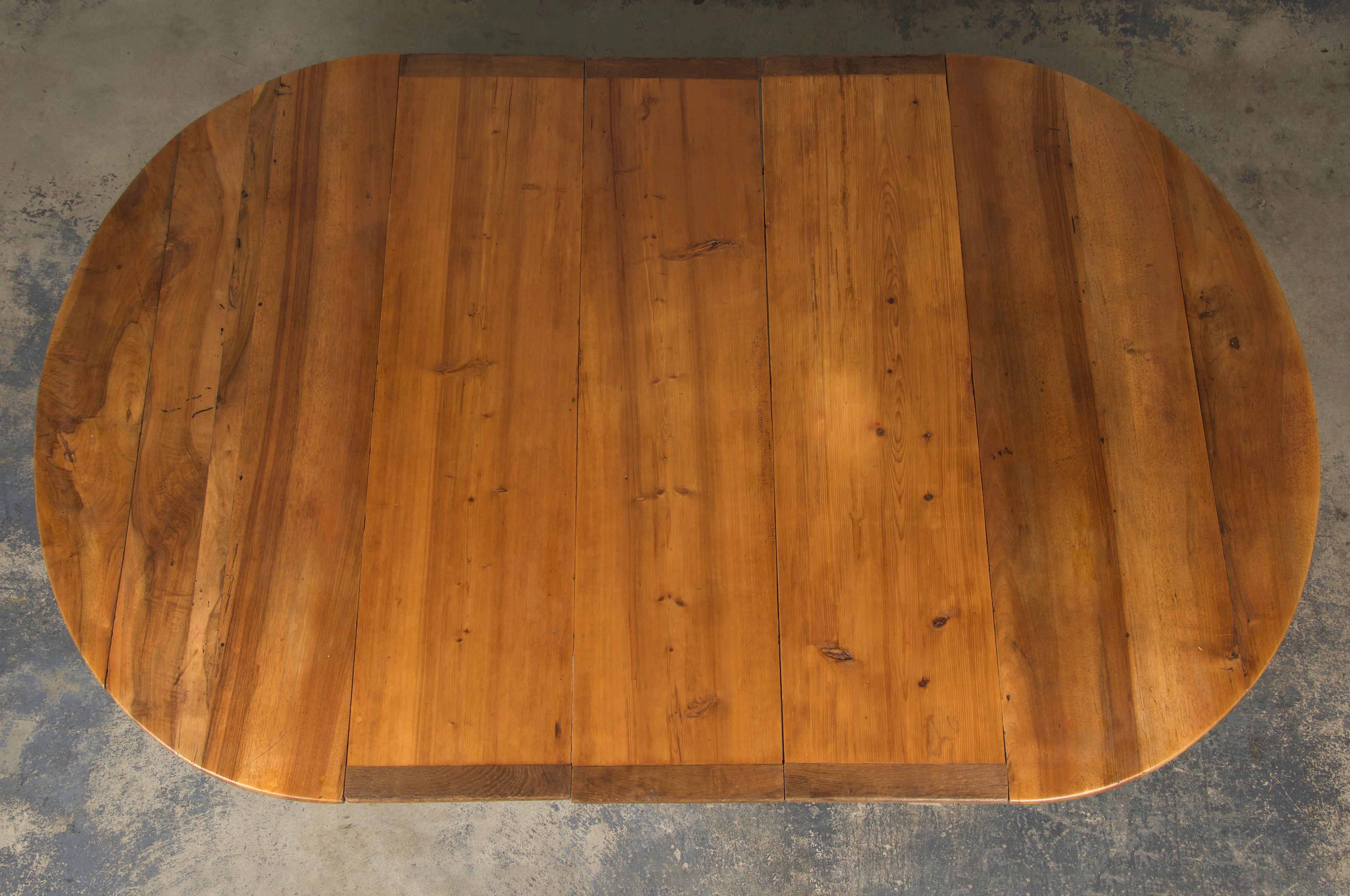 Table à rallonge en noyer de style Louis Philippe du XIXe siècle en vente 9