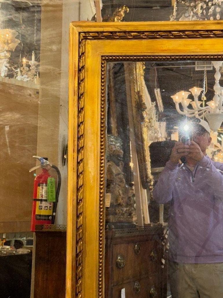 Français Miroir Louis Philippe du 19ème siècle en bois doré transitionnel français en vente
