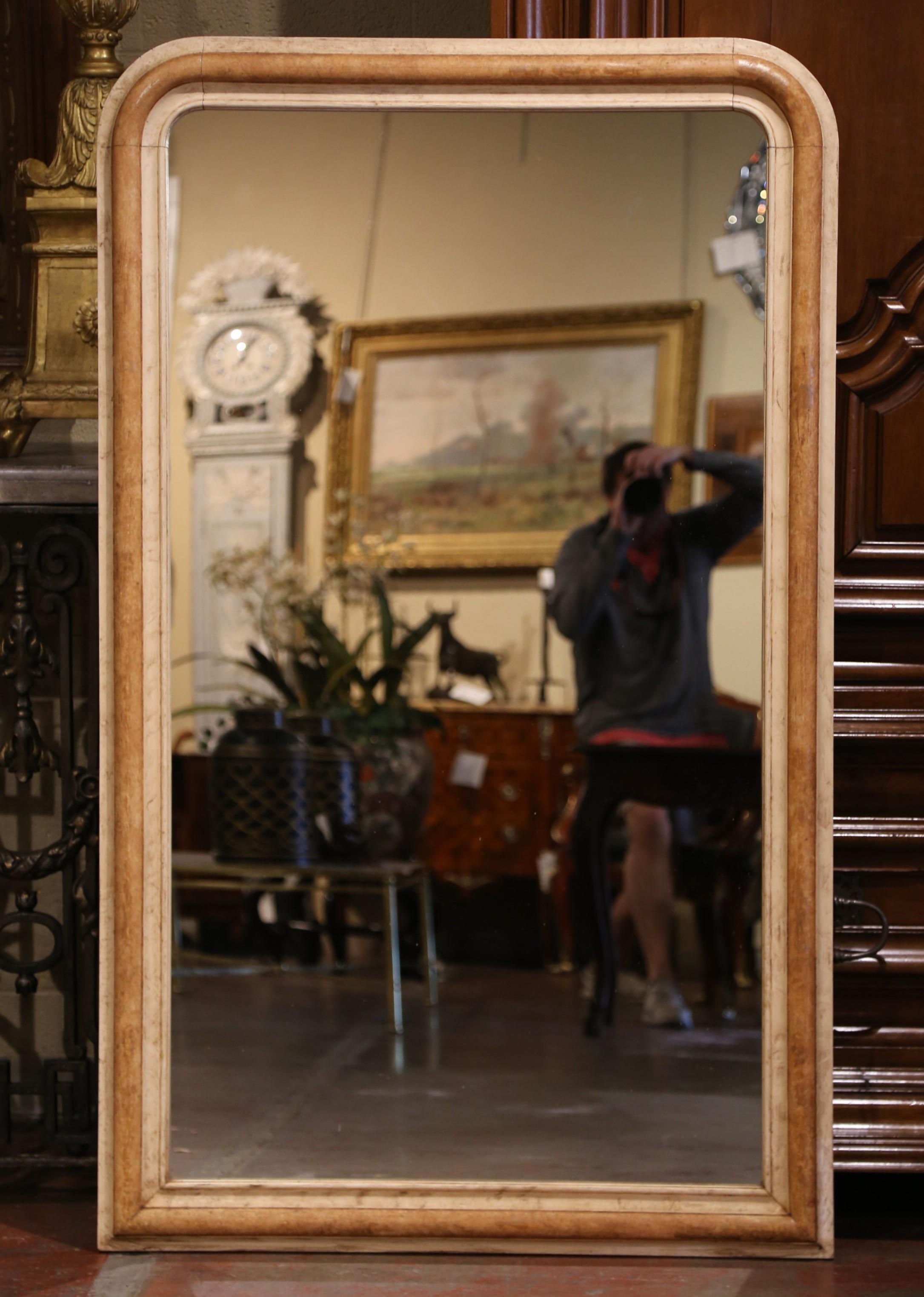 Français Miroir mural Louis Philippe du 19ème siècle peint en deux tons en vente