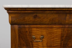 Commode en noyer Louis Philippe du 19e siècle avec marbre de Carrare