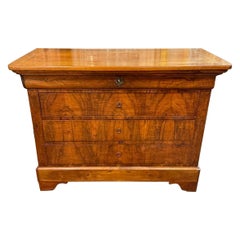 Cómoda francesa de nogal Louis Philippe del siglo XIX
