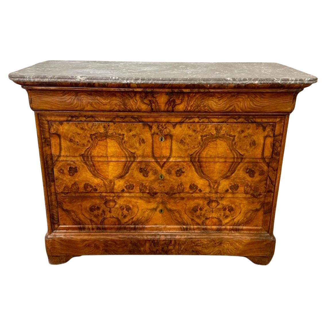 Commode en noyer Louis Philippe du XIXe siècle avec plateau en marbre