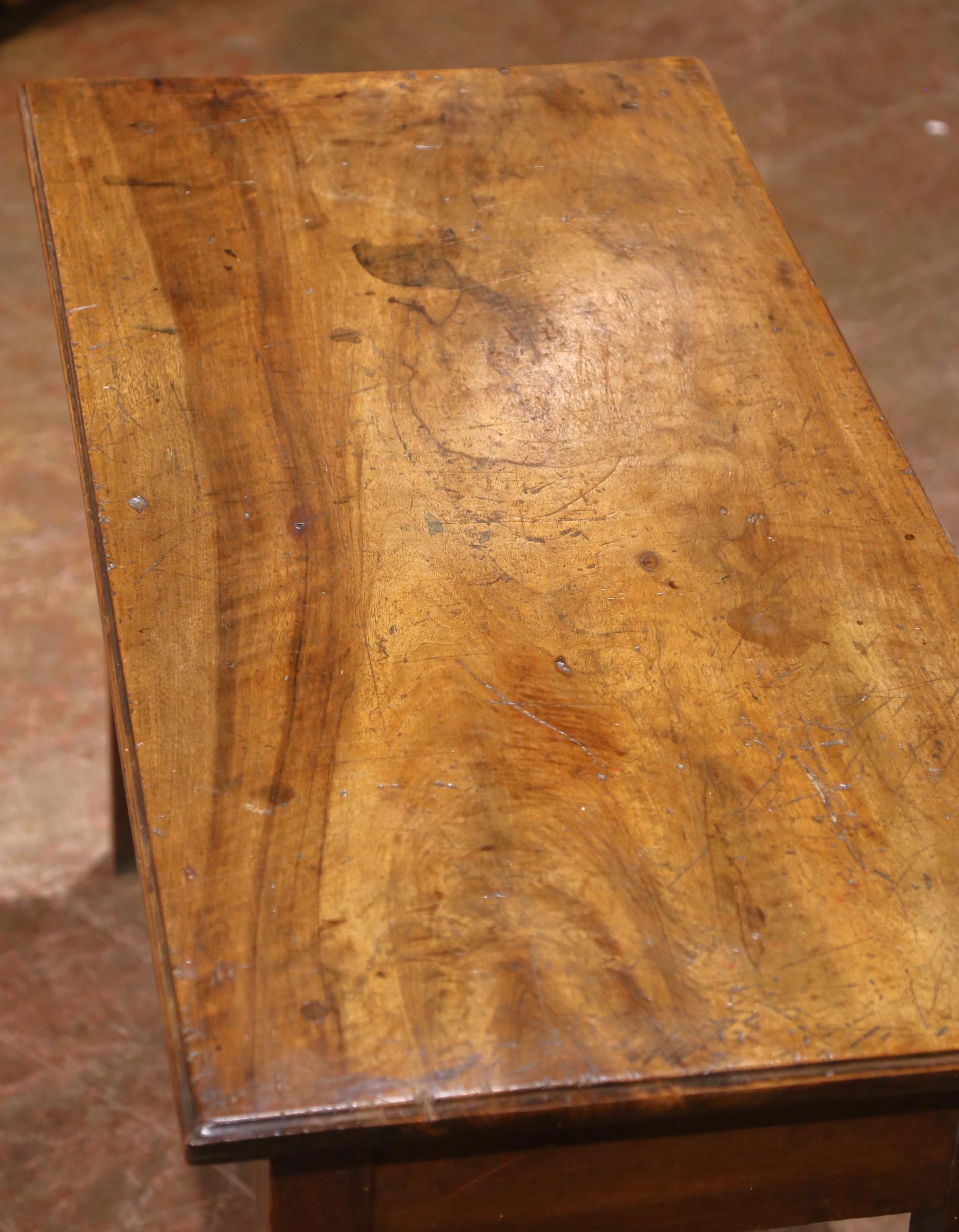 Escritorio francés del siglo XIX con tablero de nogal Louis Philippe de una sola tabla Luis Felipe en venta