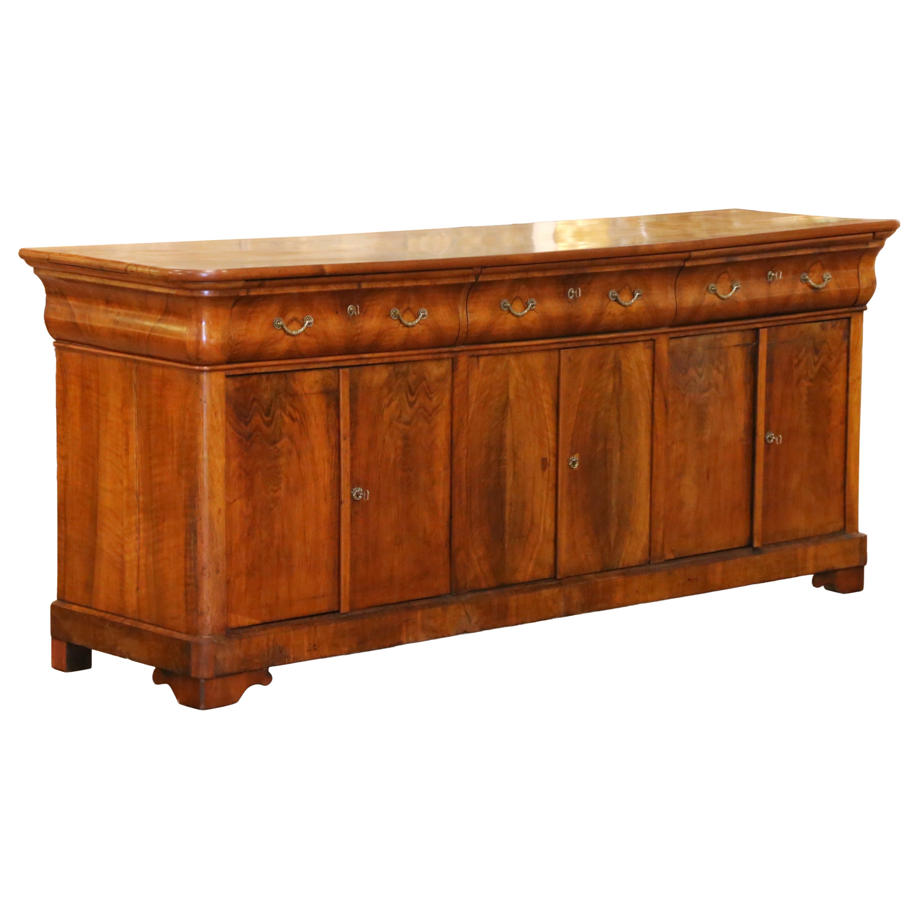 Buffet à six portes et trois tiroirs de style Louis Philippe, en noyer, datant du XIXe siècle en vente