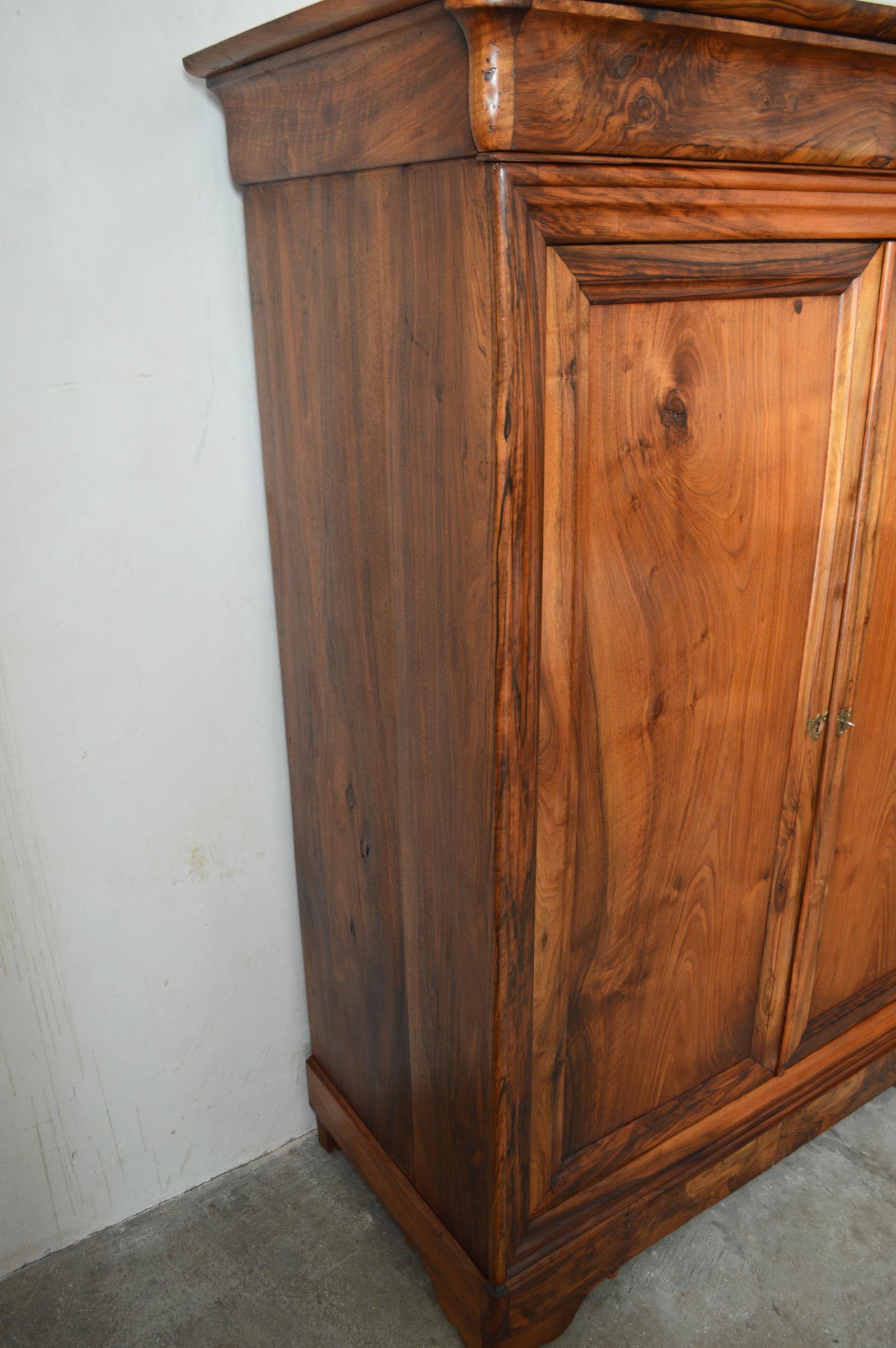 19th Century French Louis Philippe Walnut Small Armoire Wardrobe In Good Condition In L'Etang, FR