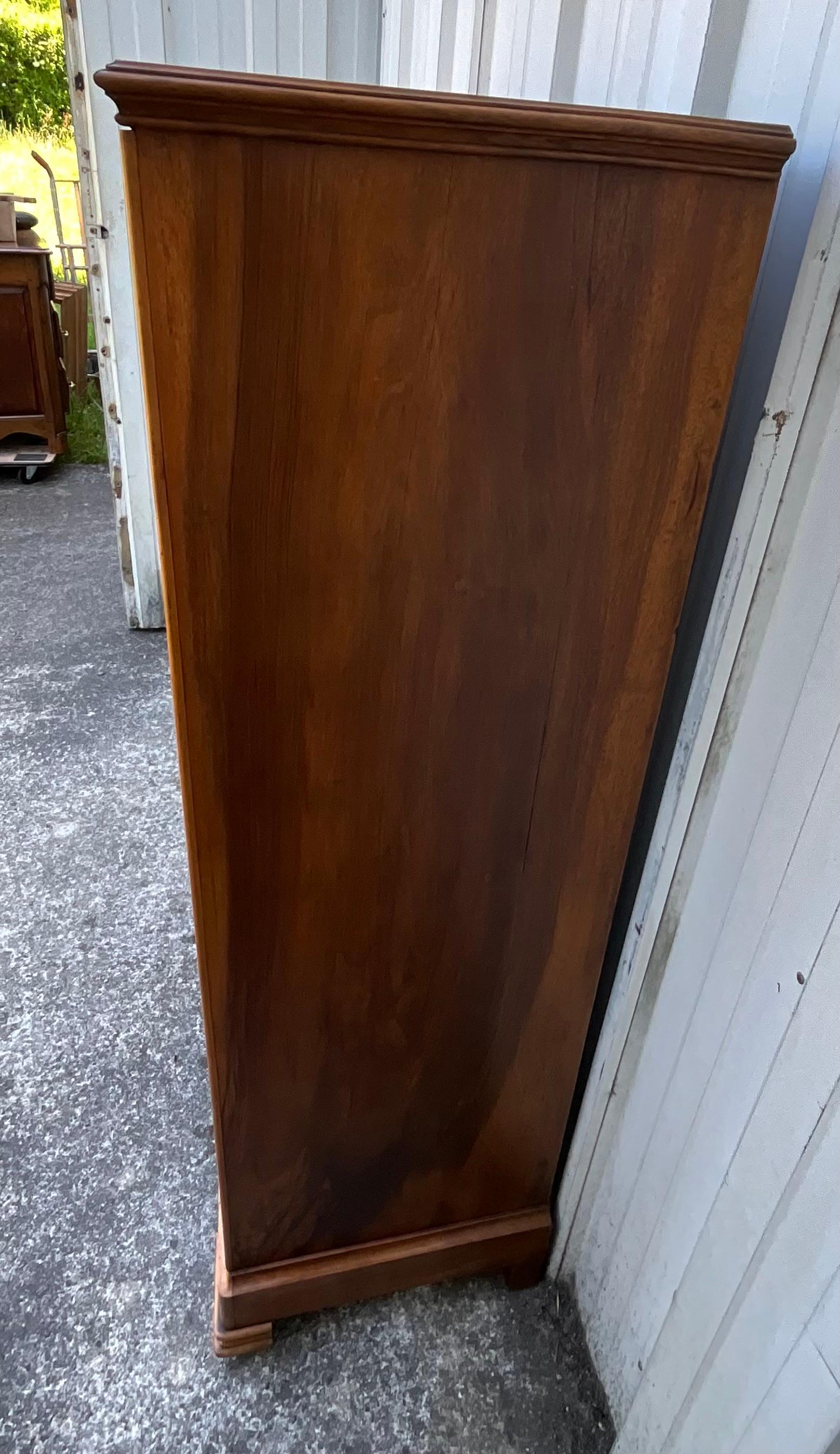 Commode Louis Philippe en noyer massif, 6 tiroirs - Fin 19ème siècle en vente 13