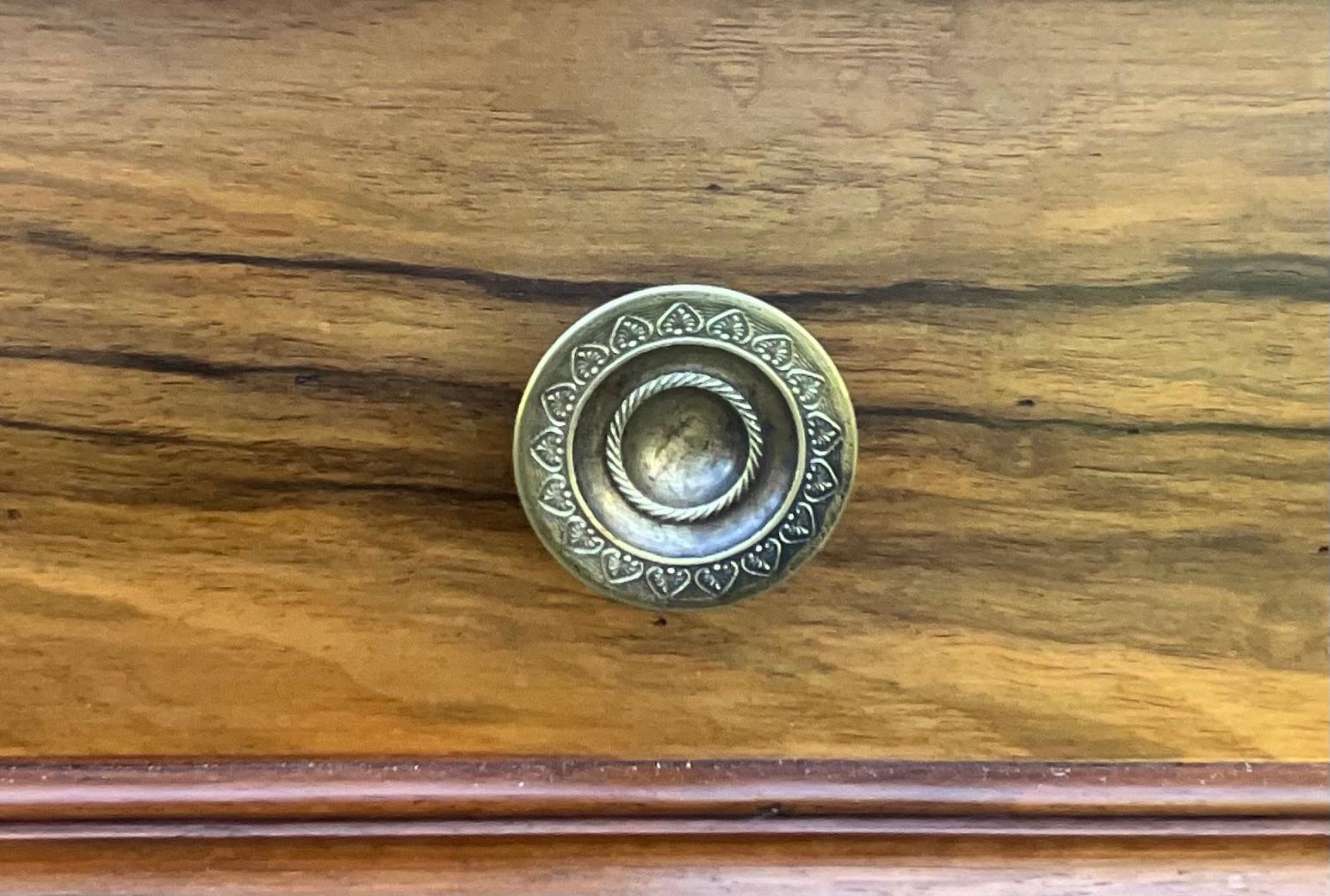 Noyer Commode Louis Philippe en noyer massif, 6 tiroirs - Fin 19ème siècle en vente