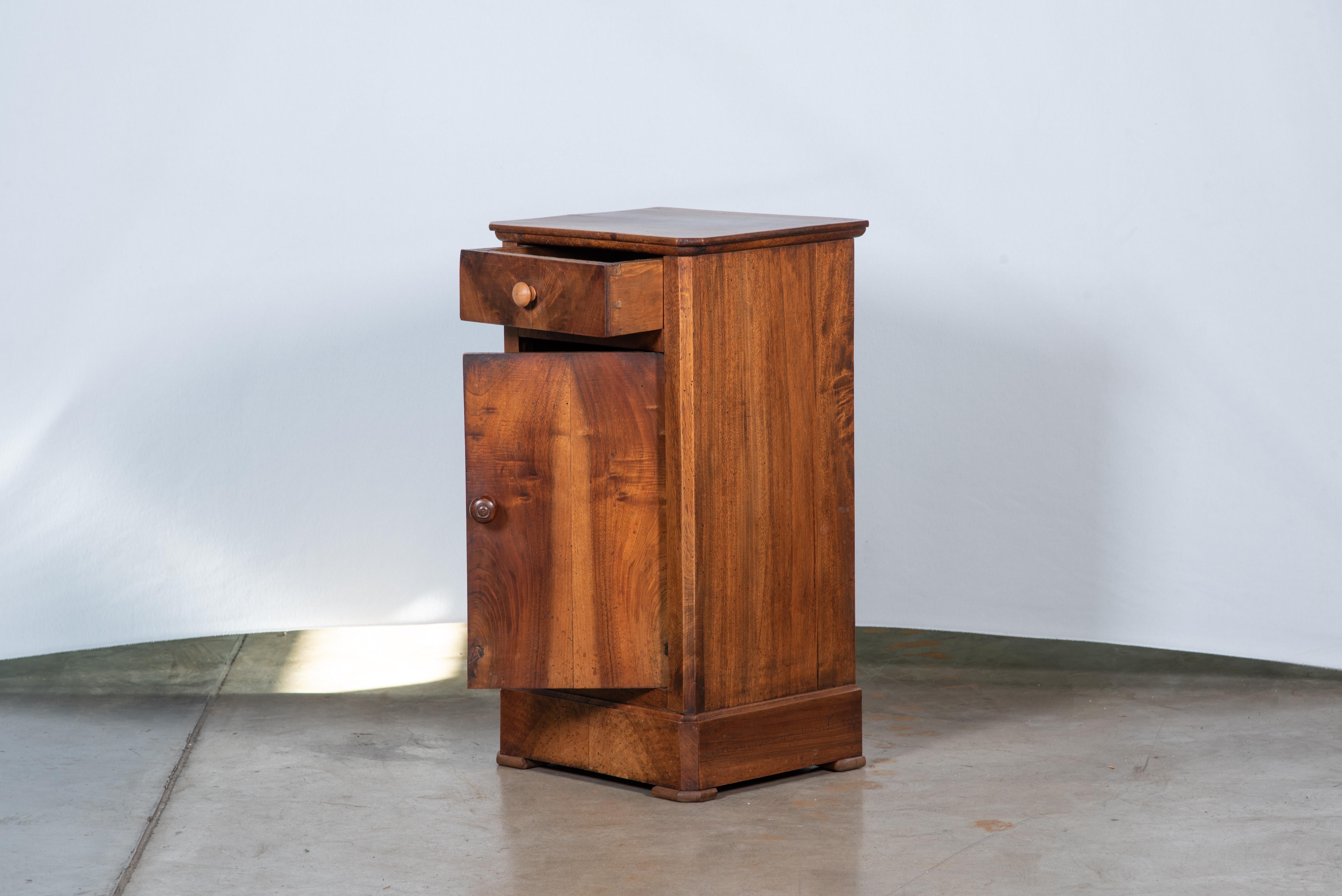 19th Century French Louis Philippe Walnut Veneer Nightstand For Sale 1