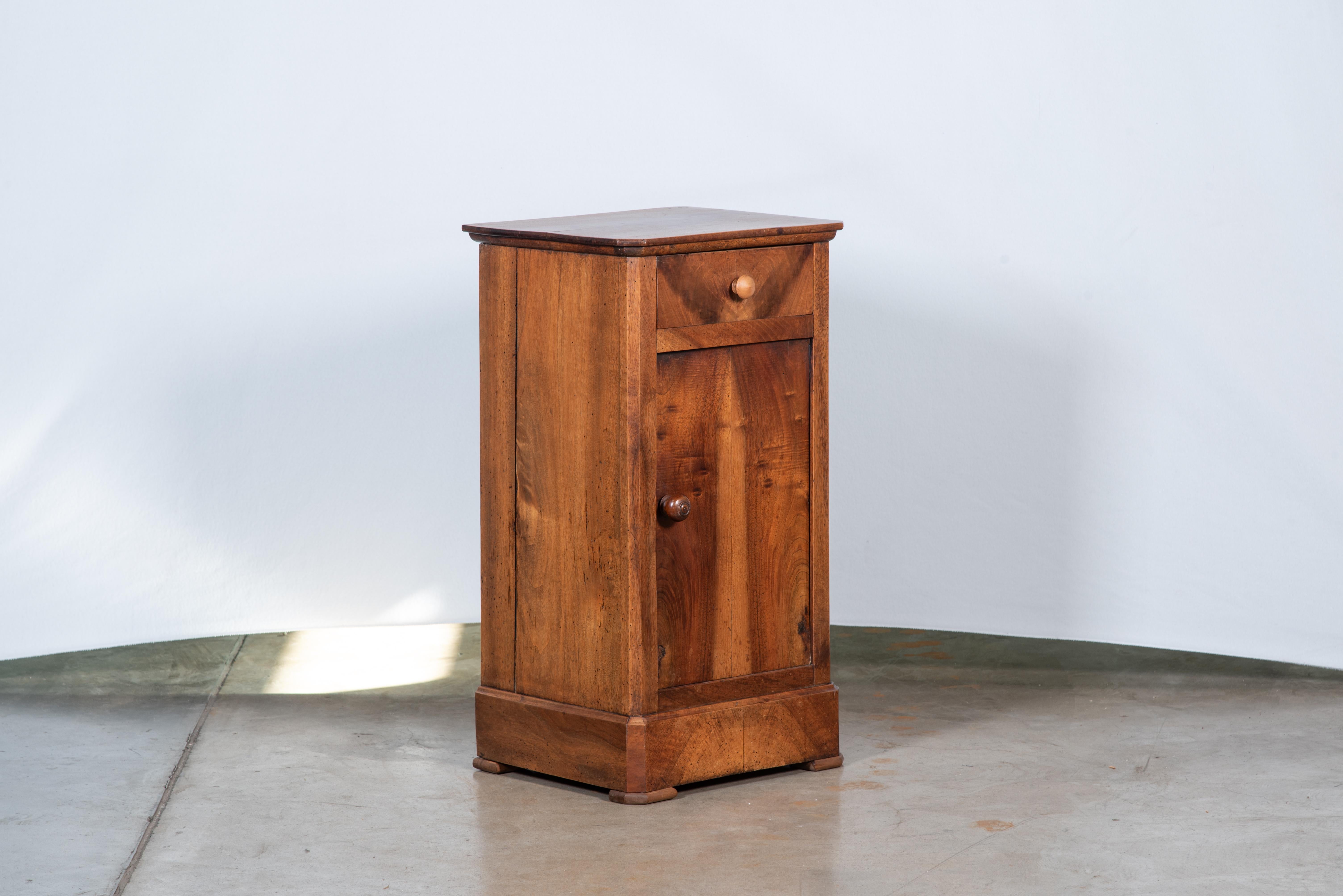 19th Century French Louis Philippe Walnut Veneer Nightstand For Sale 2