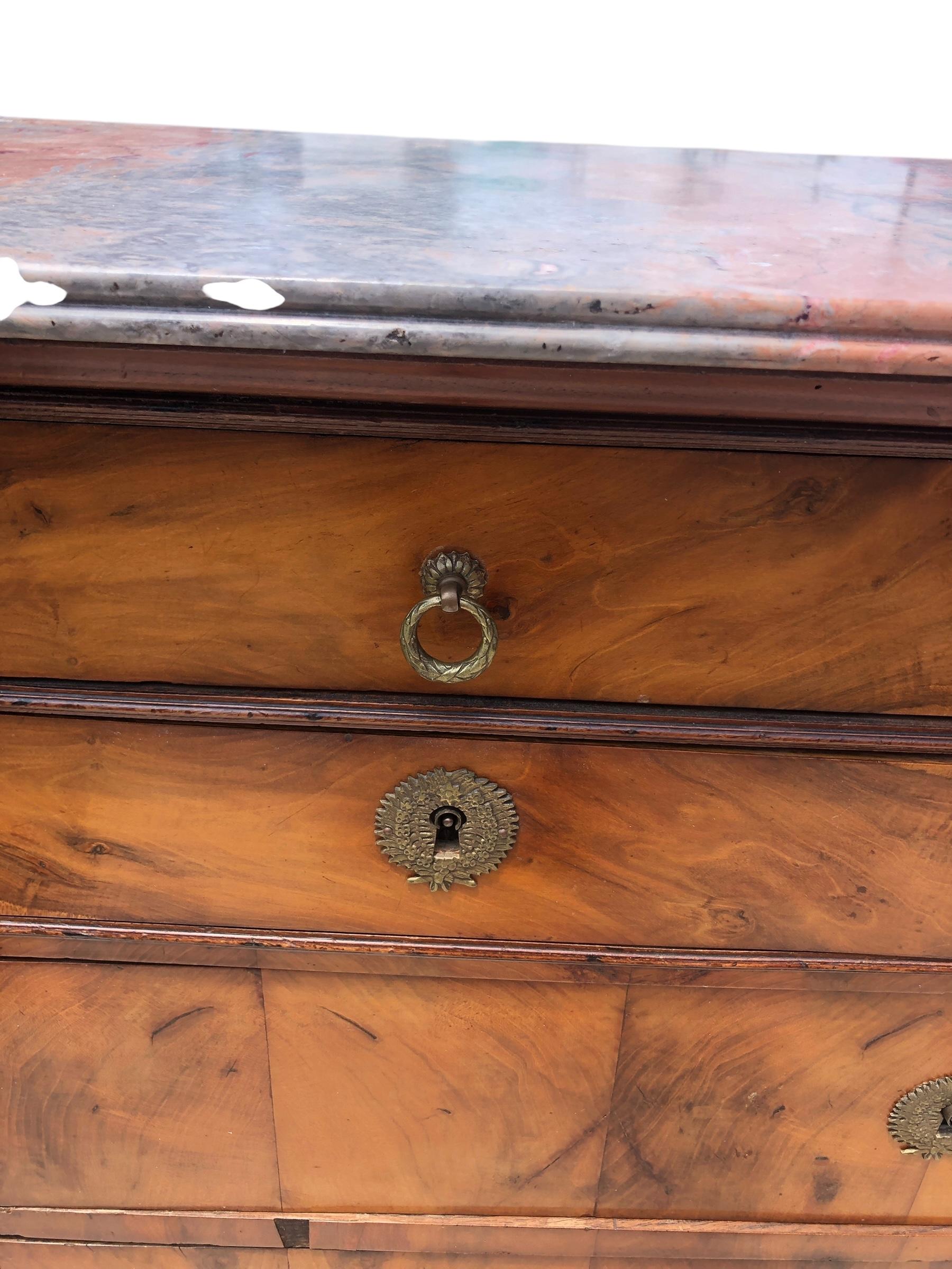 Commode Louis Phillipe du 19ème siècle avec dessus en marbre et cerisier en vente 3