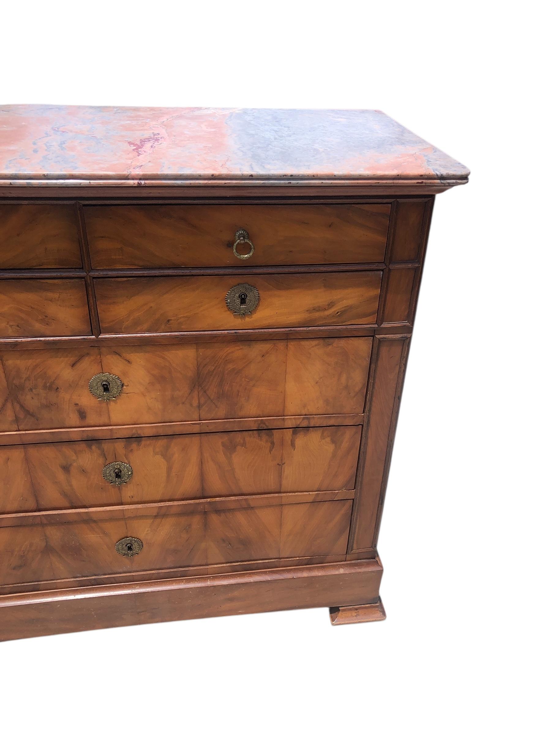 Commode Louis Phillipe du 19ème siècle avec dessus en marbre et cerisier en vente 4