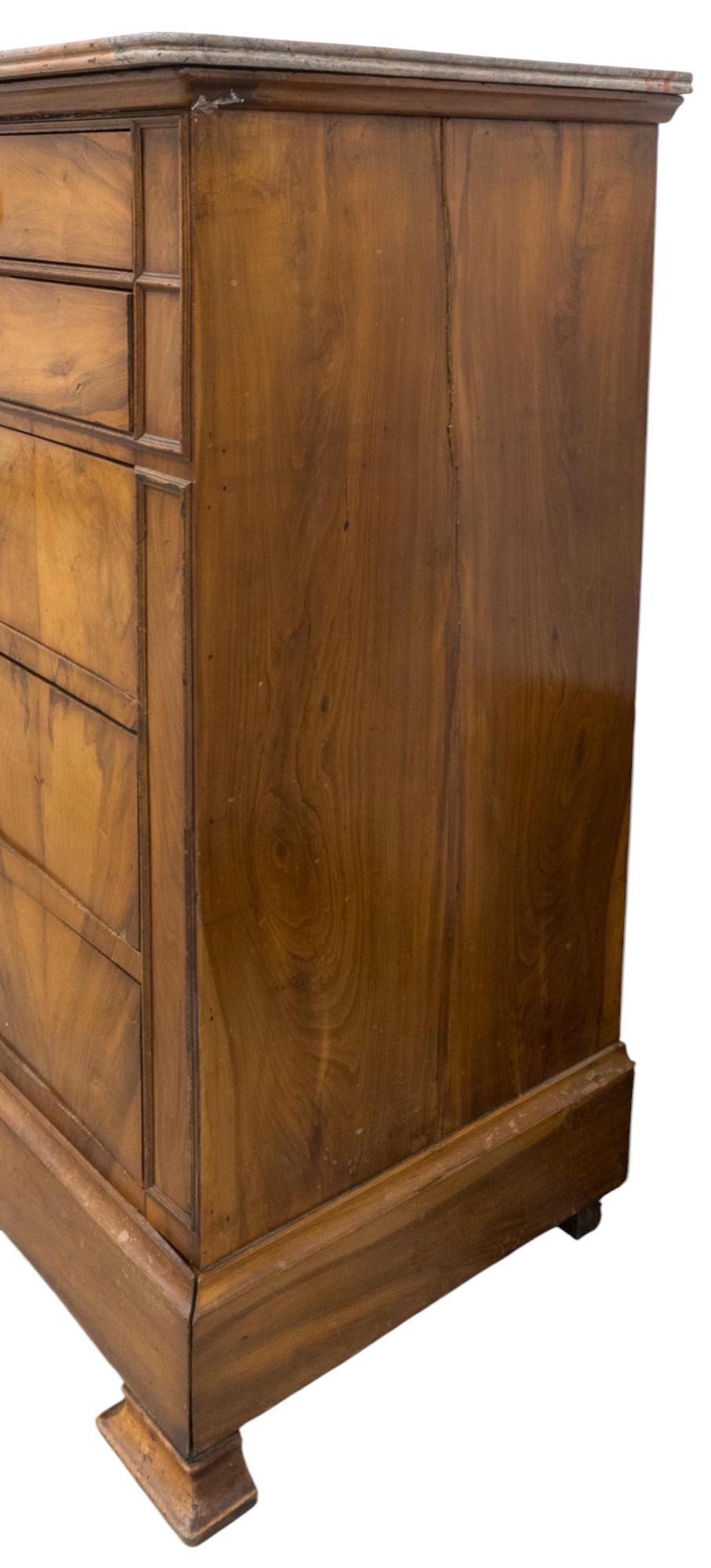 Commode Louis Phillipe du 19ème siècle avec dessus en marbre et cerisier en vente 6