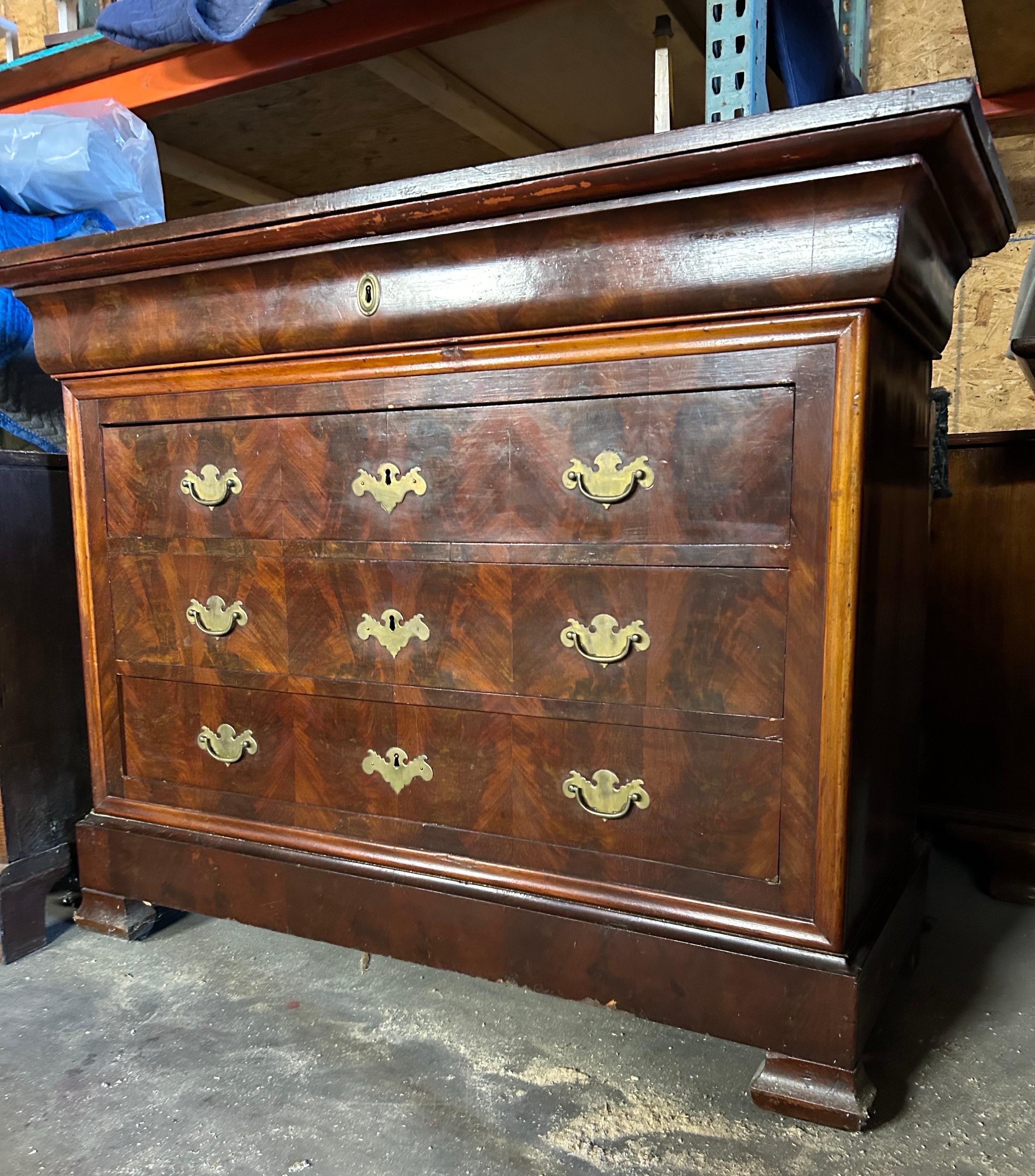 Cassapanca francese Louis Phillips del XIX secolo con libro abbinato in mogano In condizioni buone in vendita a Richmond, VA