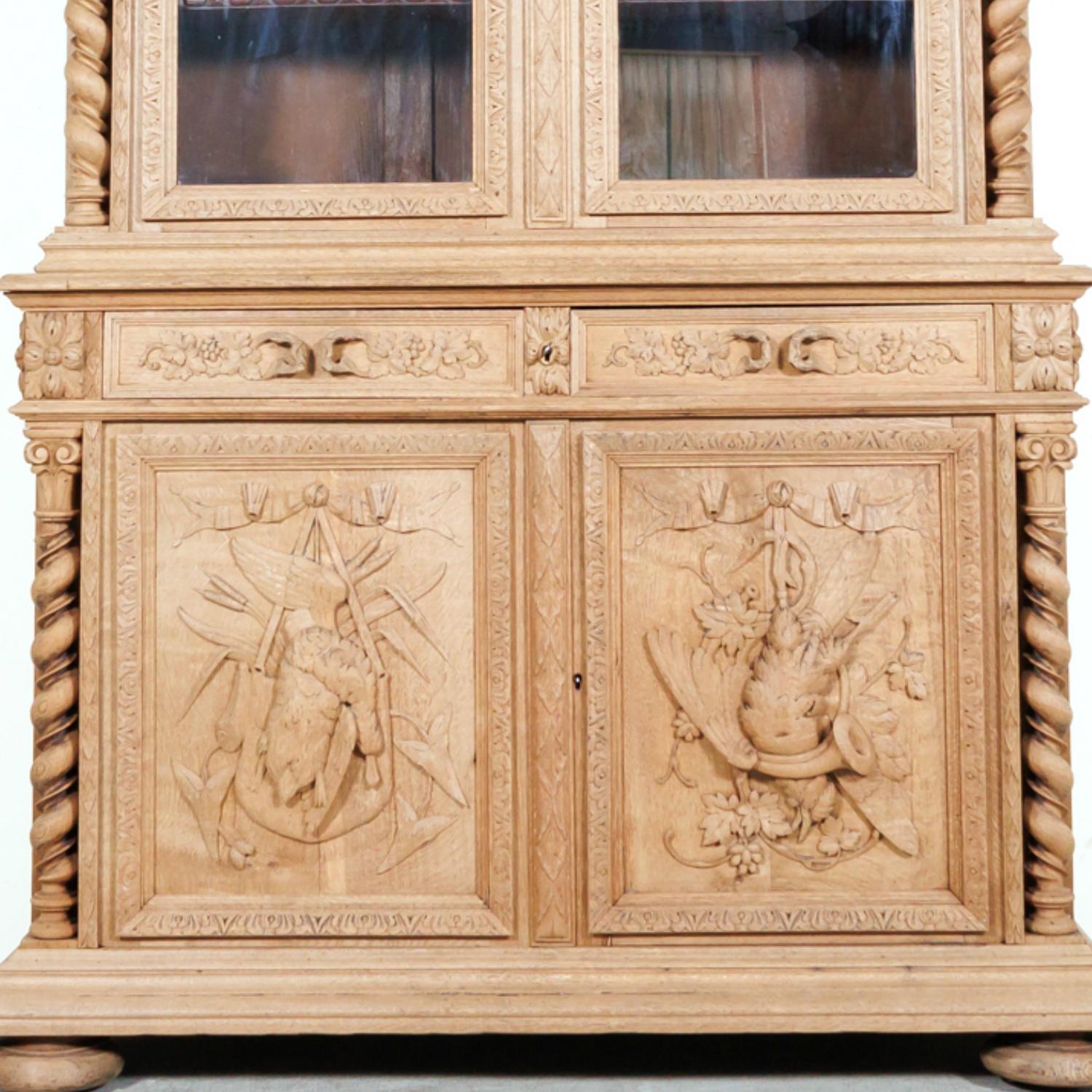  19th Century French Louis XIII Bleached Oak Hunting Buffet Deux Corps/Bookcase For Sale 3