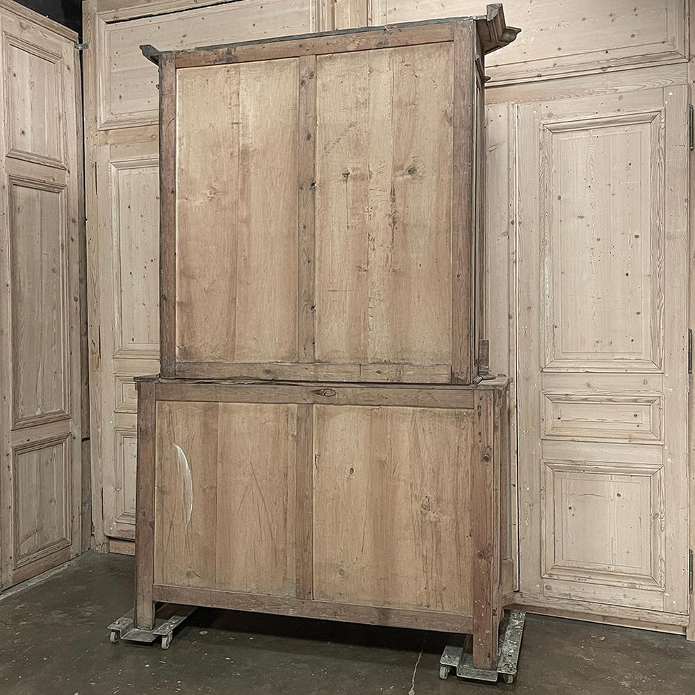 19th Century French Louis XIII Bookcase in Stripped Oak For Sale 14