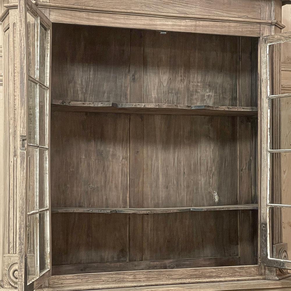 19th Century French Louis XIII Bookcase in Stripped Oak For Sale 2