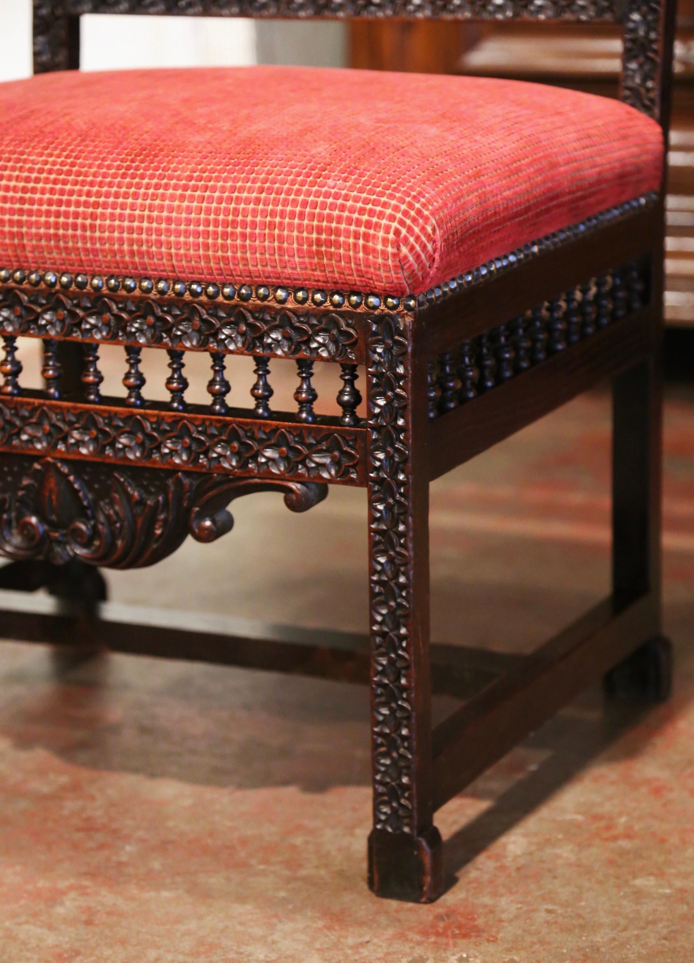 19th Century French Louis XIII Carved Oak and Velvet Side Chair from Brittany For Sale 2
