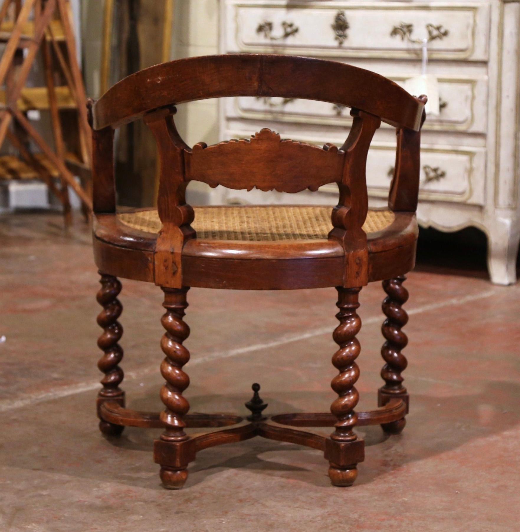 Fauteuil de bureau en chêne sculpté, torsade d'orge et cannage du XIXe siècle de style Louis XIII français en vente 2