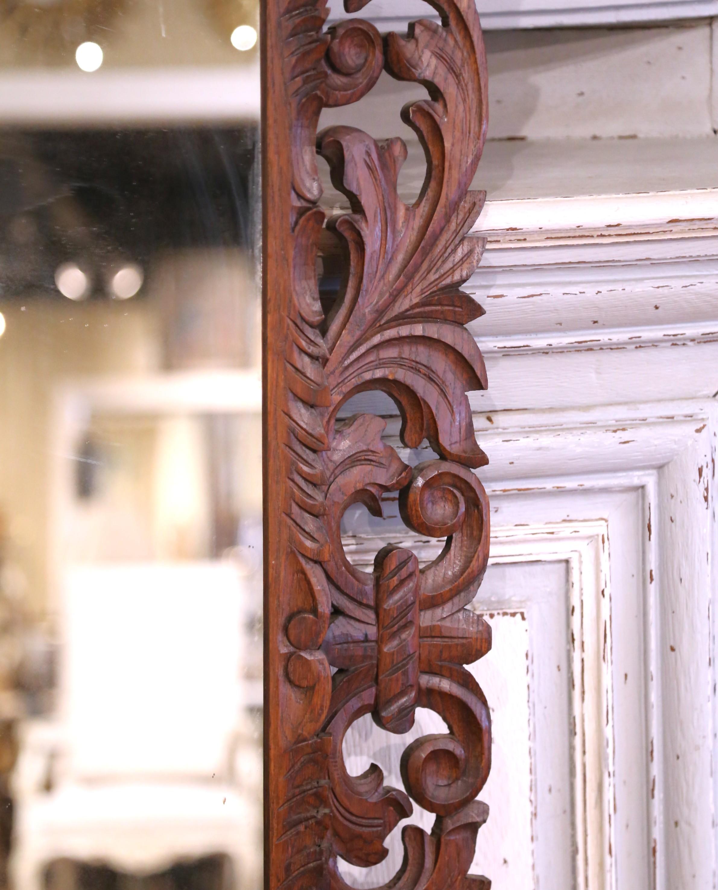 Sculpté à la main Miroir mural en verre en chêne sculpté Louis XIII du XIXe siècle en vente