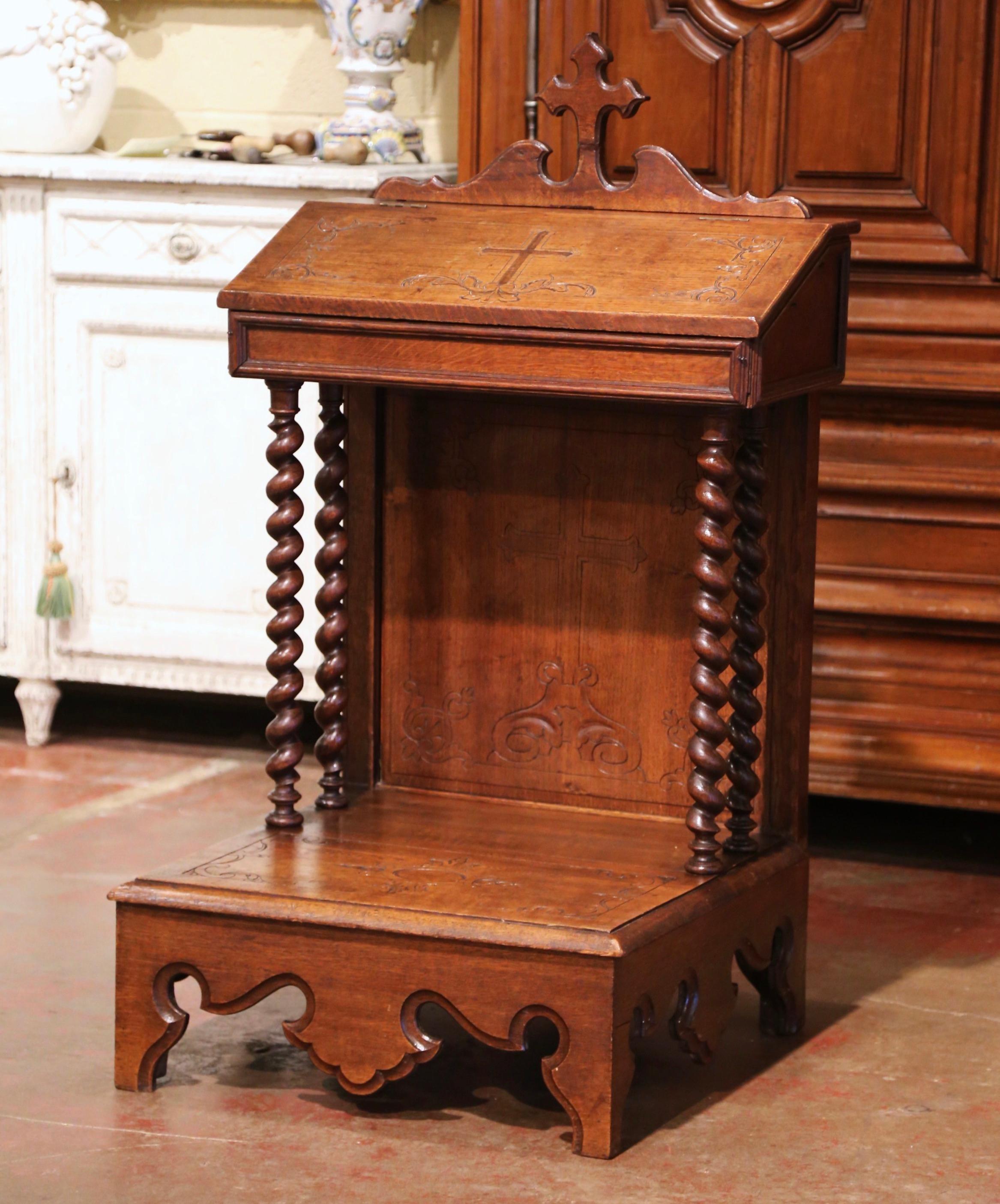 19th Century French Louis XIII Carved Oak Prie Dieu Prayer Chair In Excellent Condition In Dallas, TX