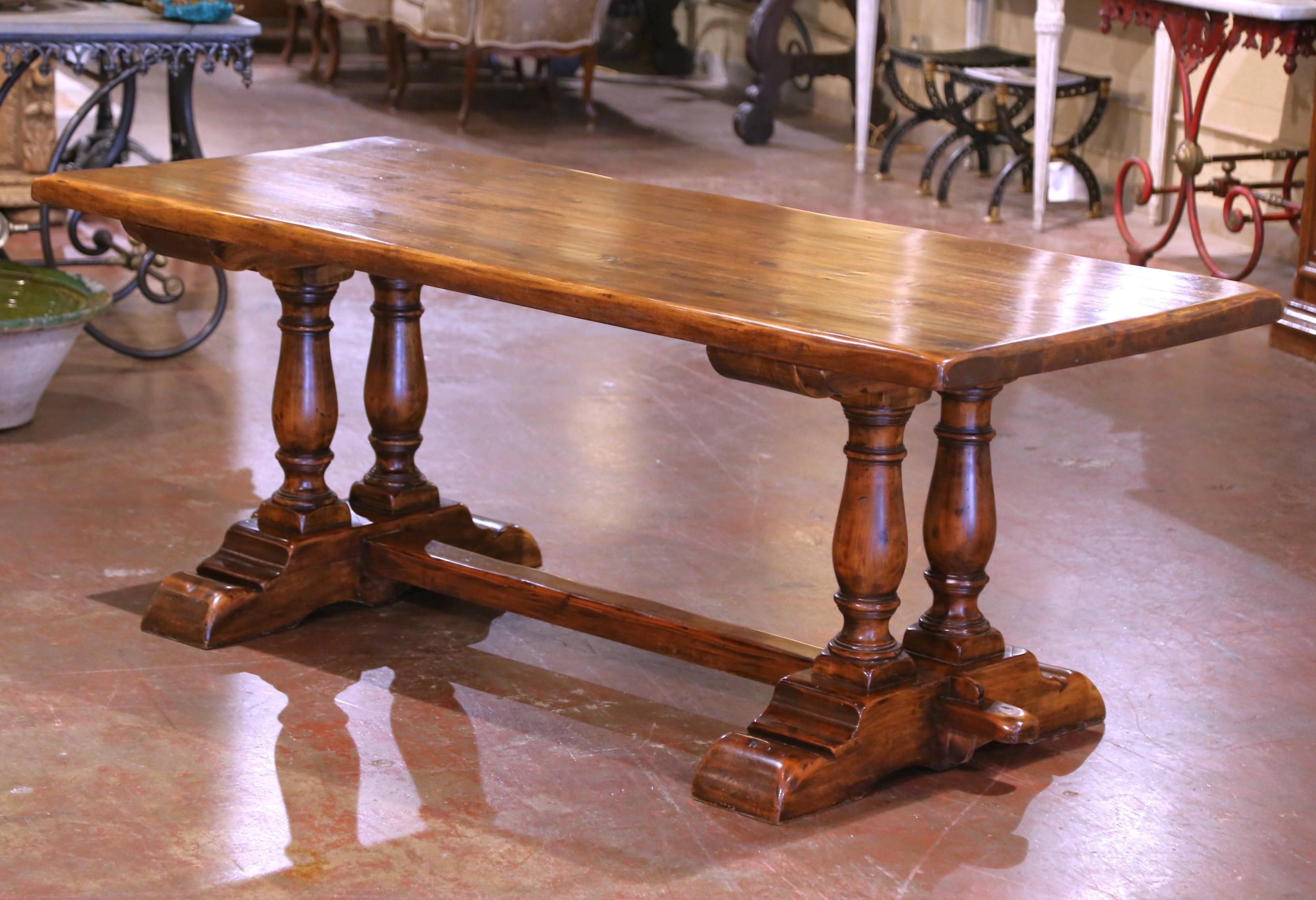Table à tréteaux de réfectoire de monastère en noyer sculpté du XIXe siècle, de style Louis XIII Excellent état - En vente à Dallas, TX