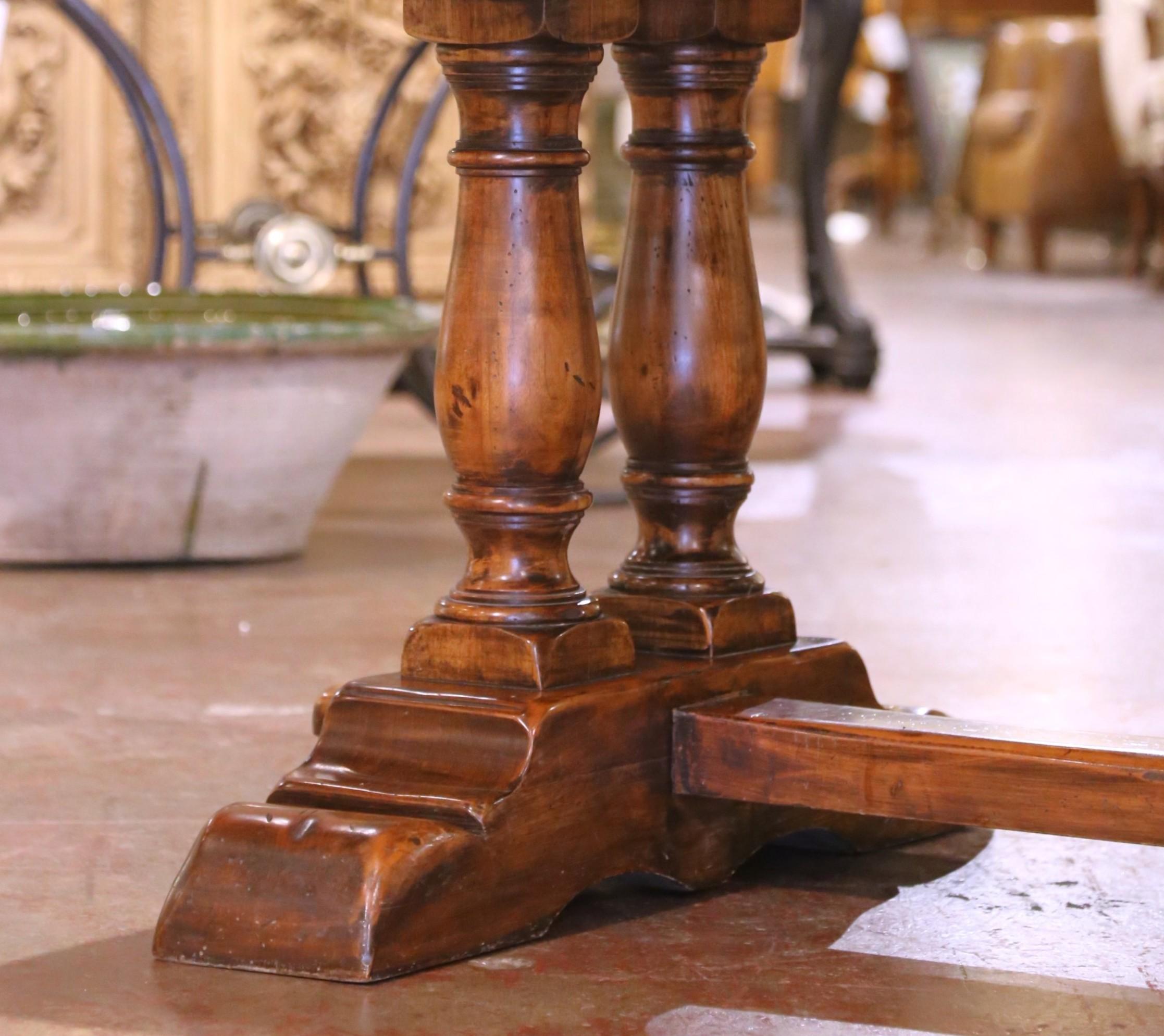 Table à tréteaux de réfectoire de monastère en noyer sculpté du XIXe siècle, de style Louis XIII en vente 2