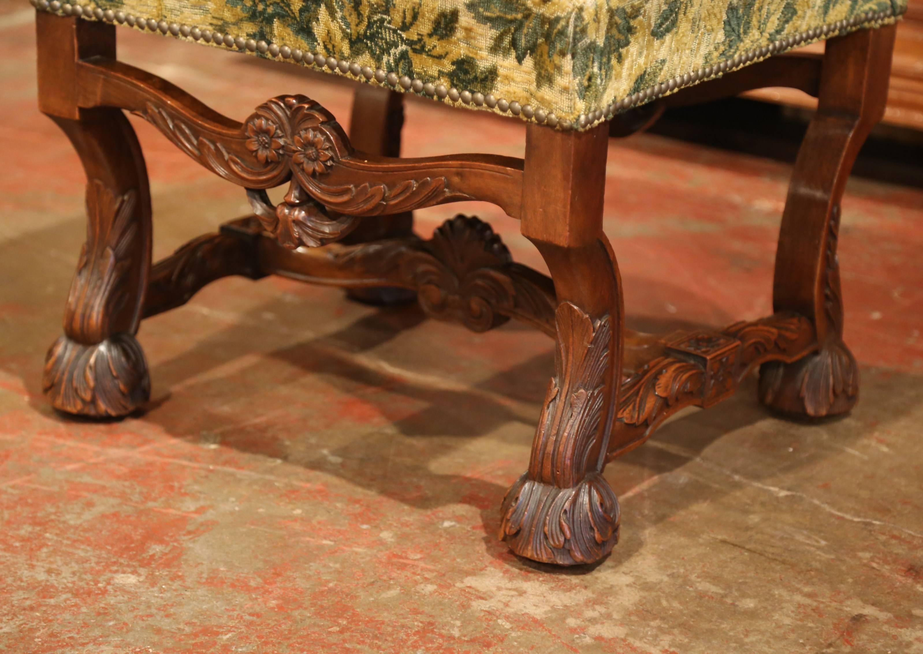 19th Century French Louis XIII Carved Walnut Stool from the Perigord In Excellent Condition In Dallas, TX