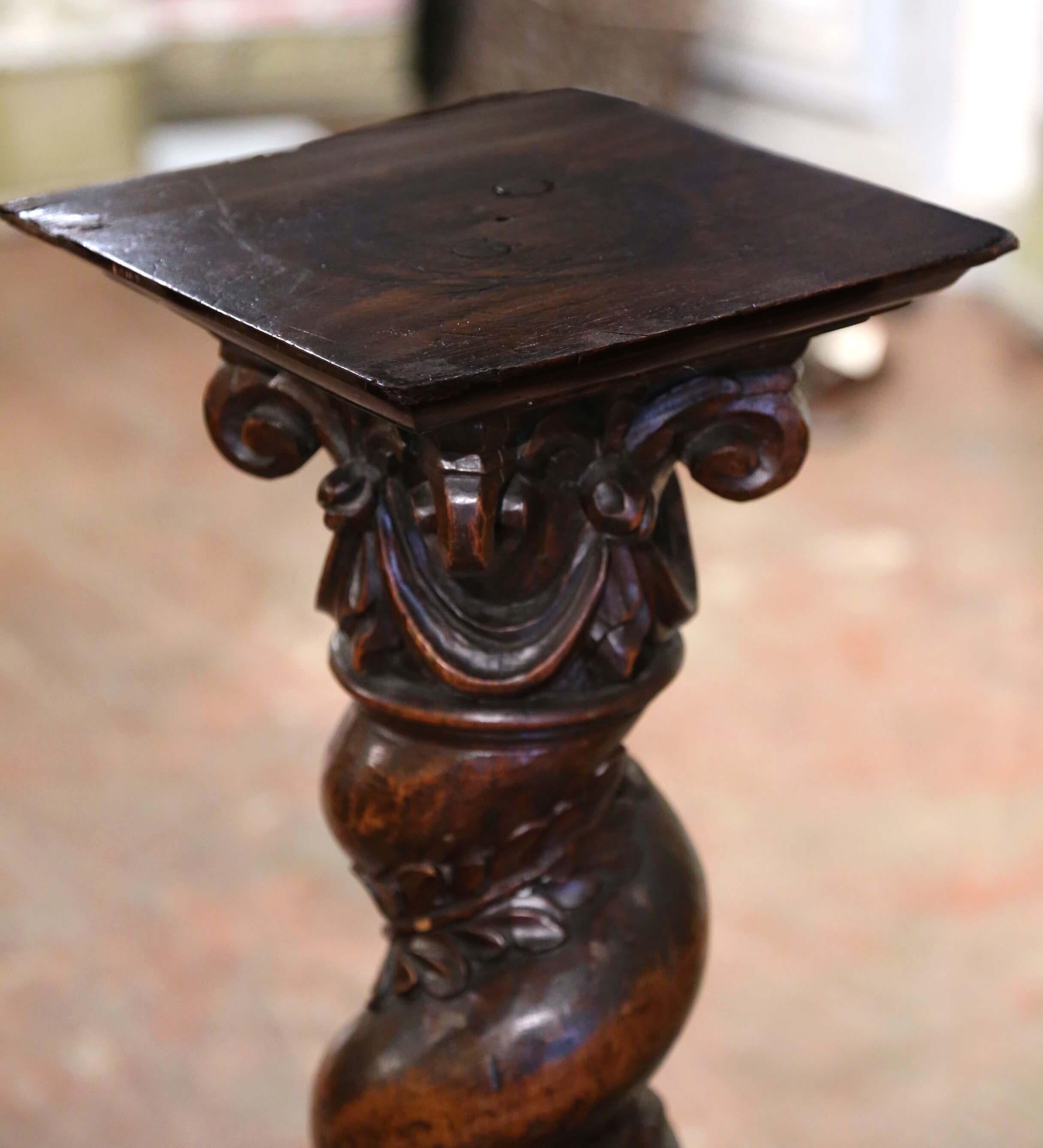19th Century French Louis XIII Hand Carved Walnut Pedestal Column from Burgundy For Sale 1