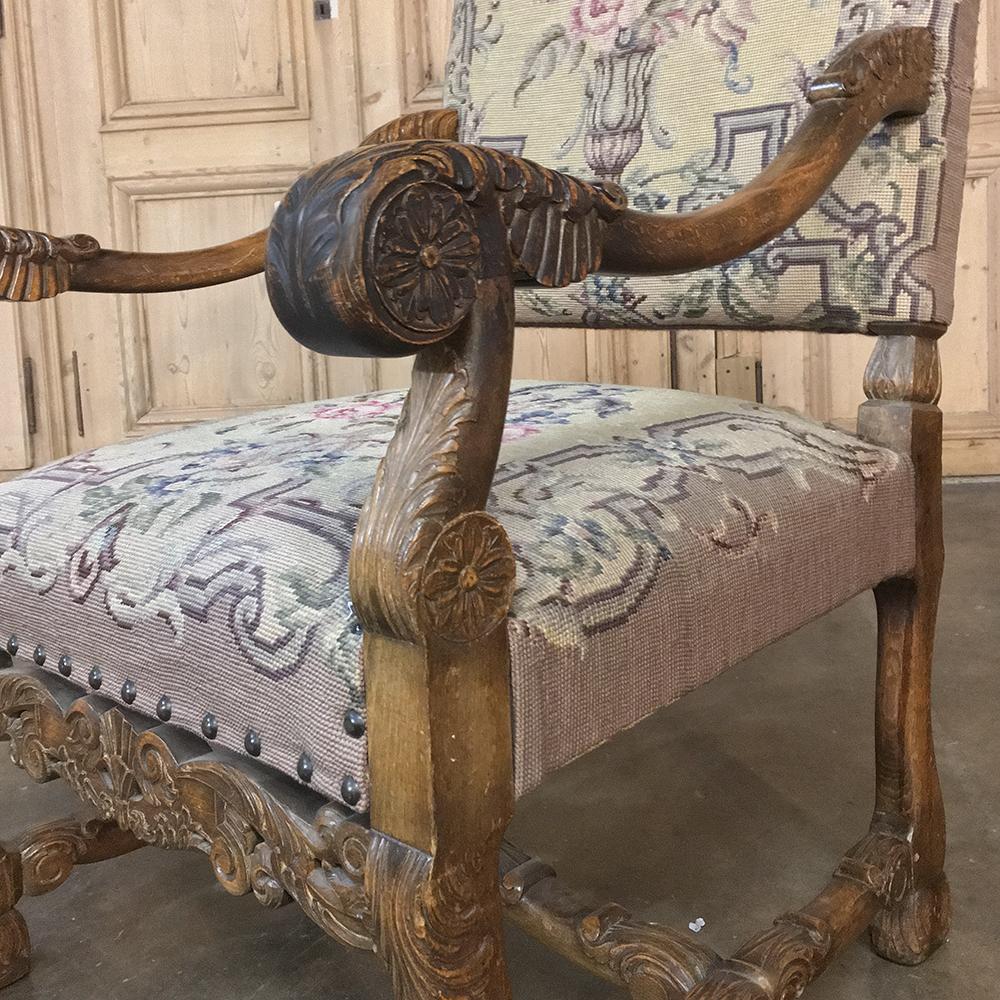 Français Fauteuil français Louis XIII du 19ème siècle en broderie à l'aiguille en vente