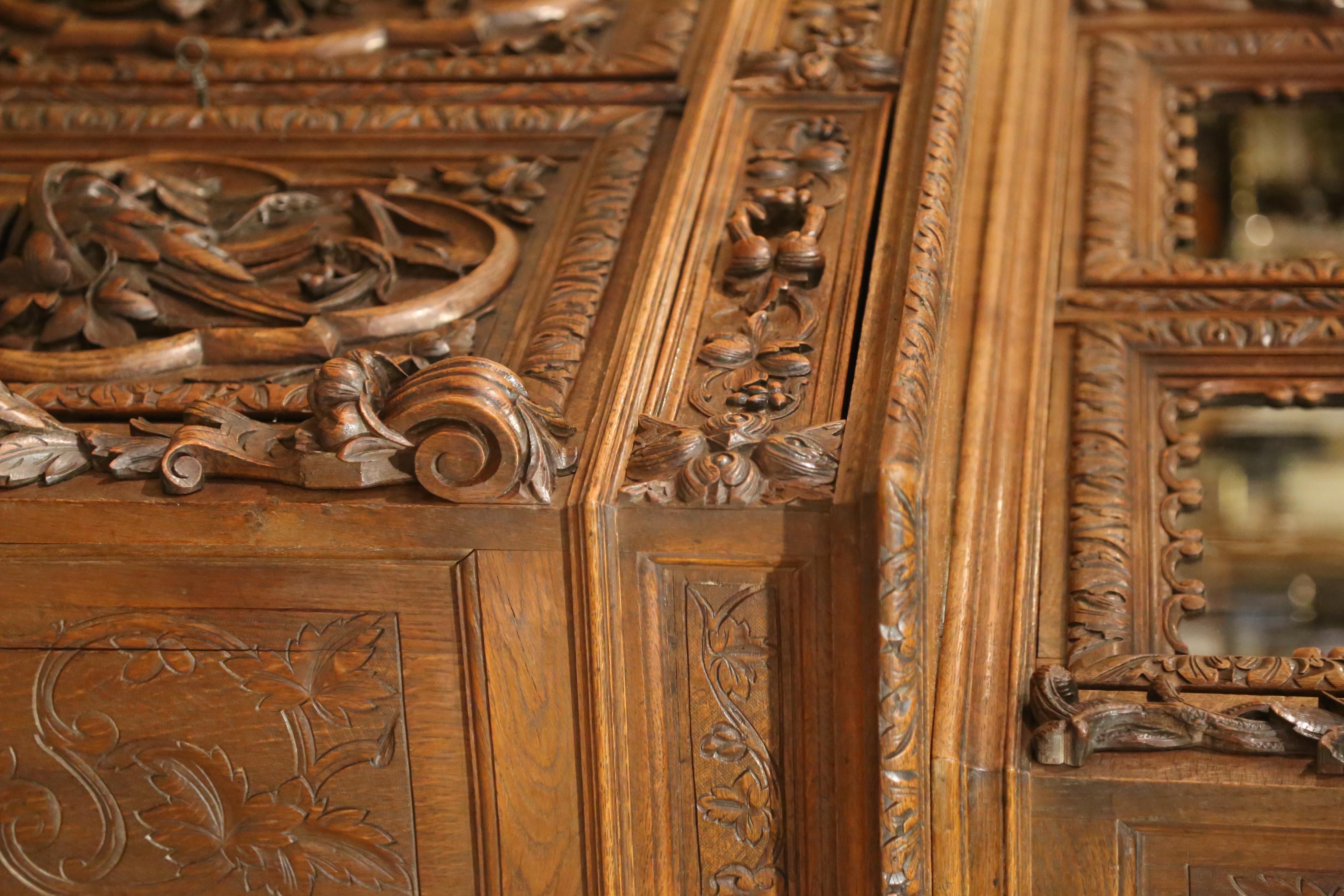 19th Century French Louis XIII Style Carved Oak Hunt Bookcase Gun Cabinet For Sale 6
