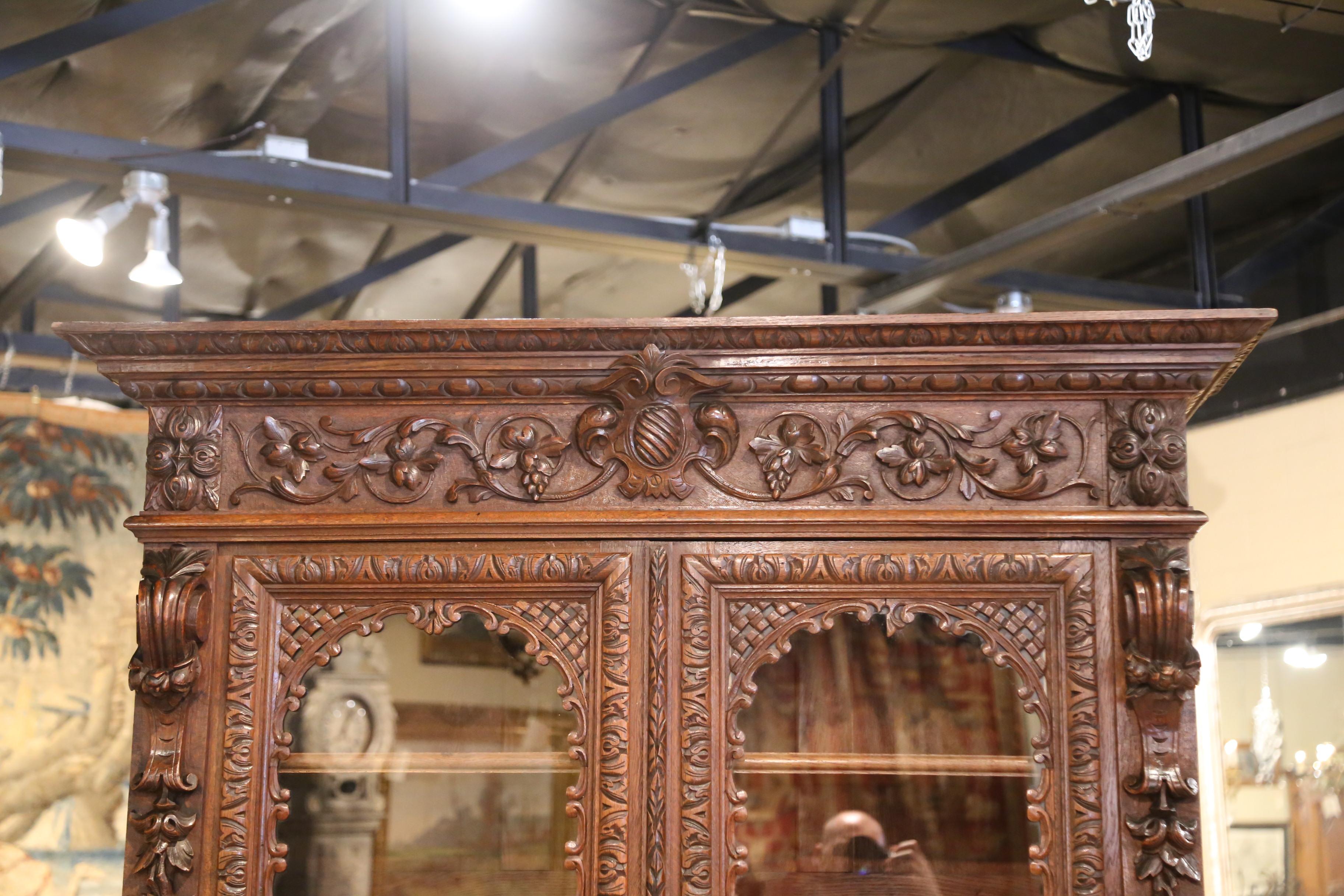 19th Century French Louis XIII Style Carved Oak Hunt Bookcase Gun Cabinet For Sale 2
