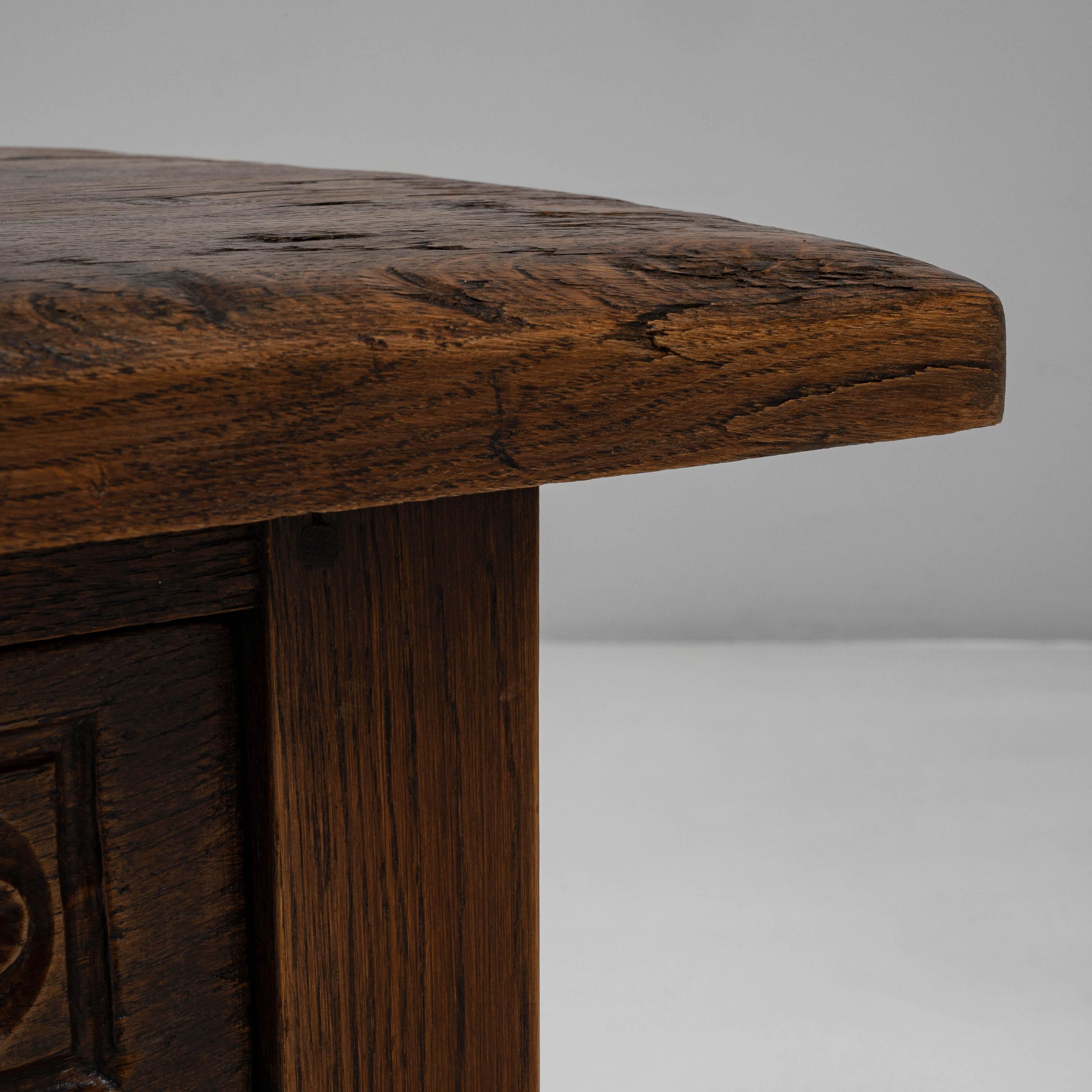 19th Century French Louis XIII Style Side Table With Drawer en venta 4