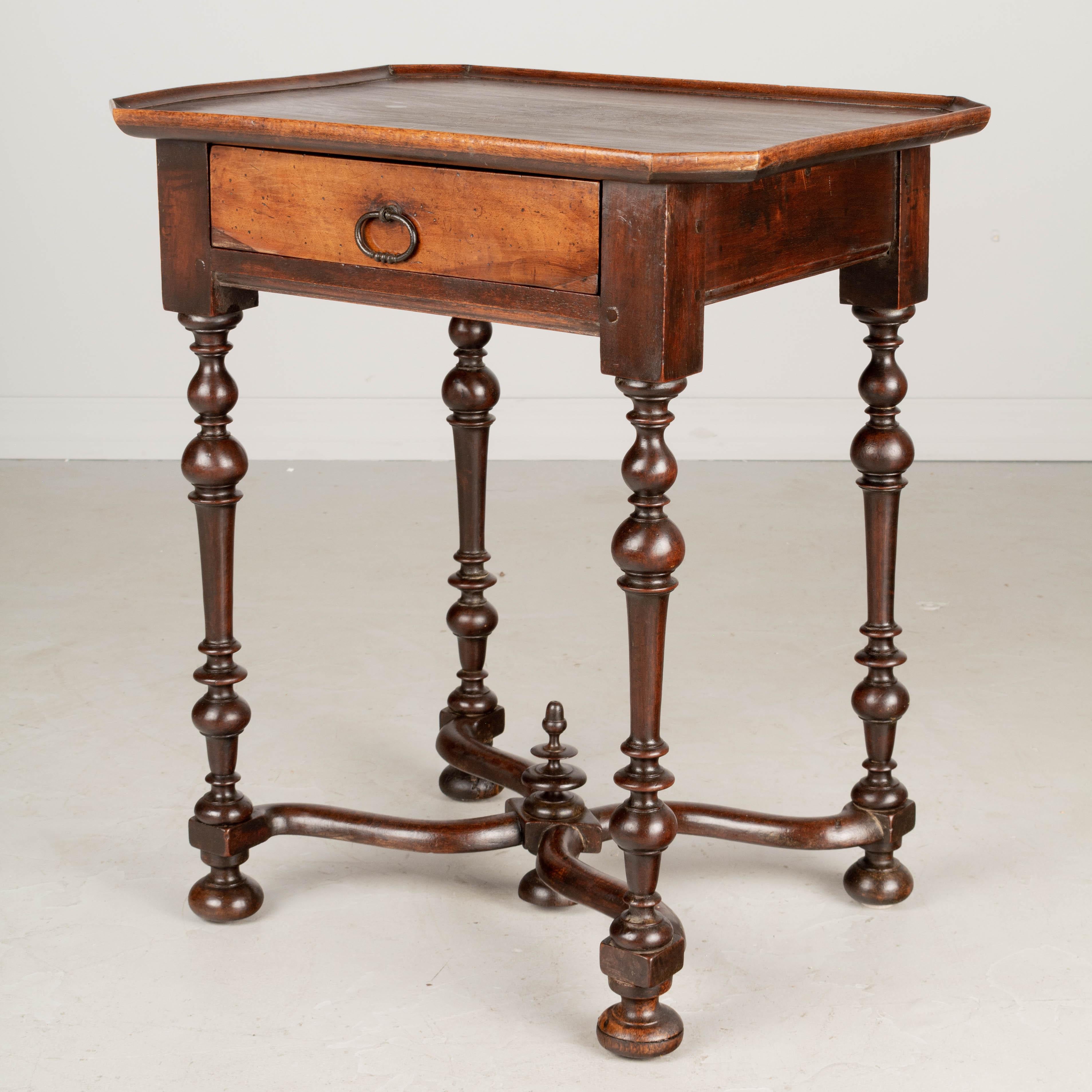 19th Century French Louis XIII Style Walnut Side Table In Good Condition For Sale In Winter Park, FL