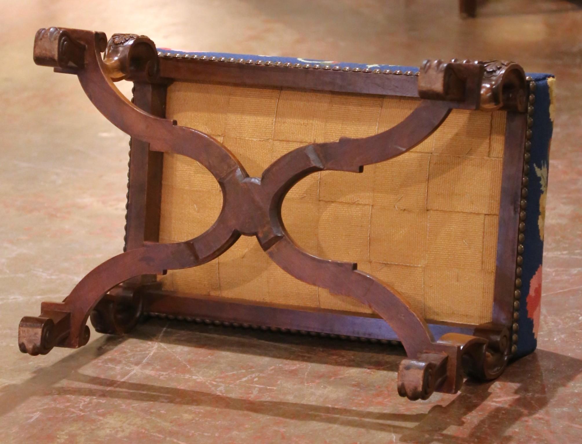 Sgabello francese Luigi XIII del XIX secolo in legno di noce con rivestimento floreale a punta d'ago in vendita 6