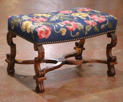 Taburete francés del siglo XIX Luis XIII de nogal con tapicería de punto de aguja floral