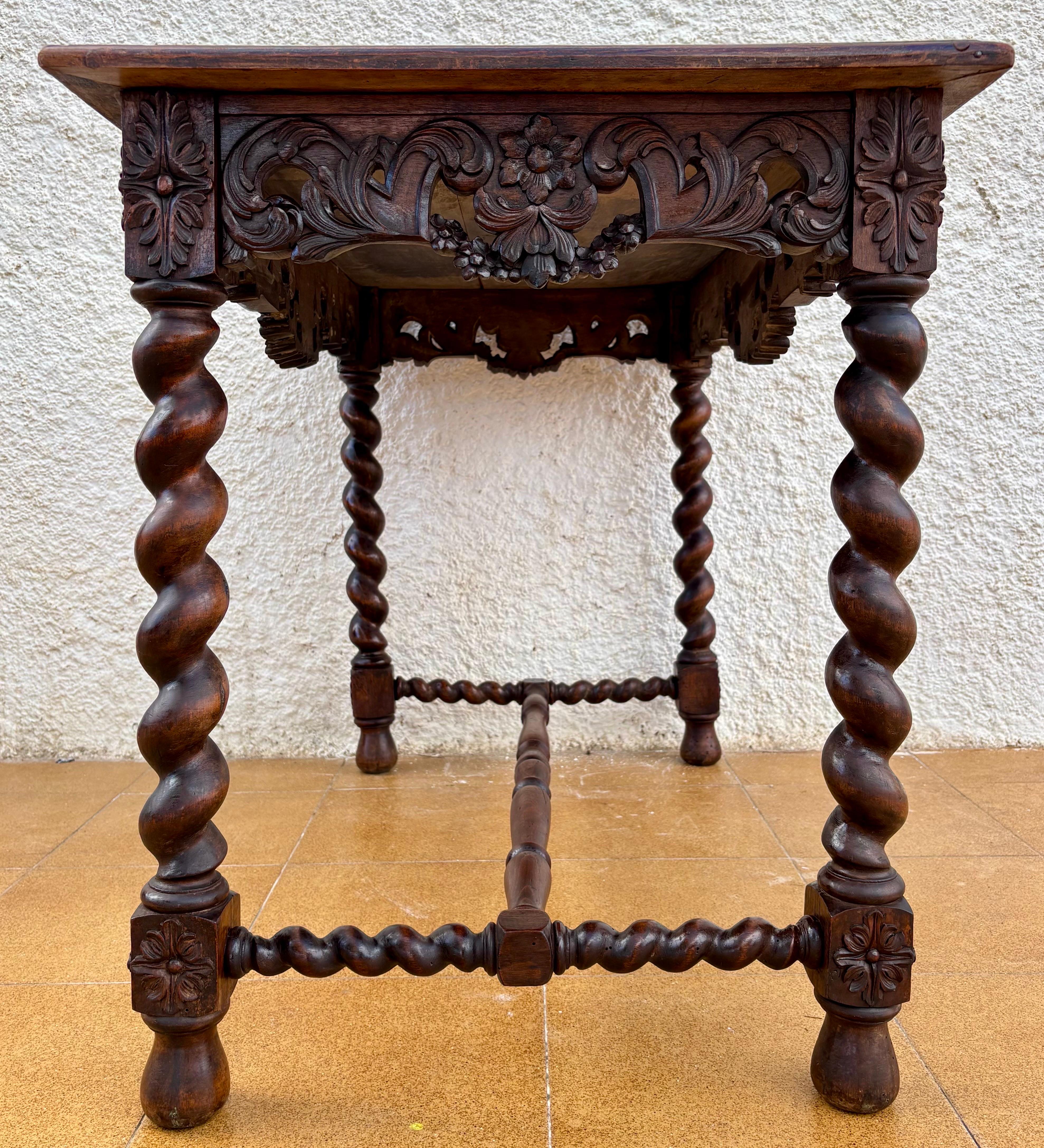 Sculpté à la main 19th Century French Louis XIV Breton Carved Oak Sofa Table Desk, 1890s en vente