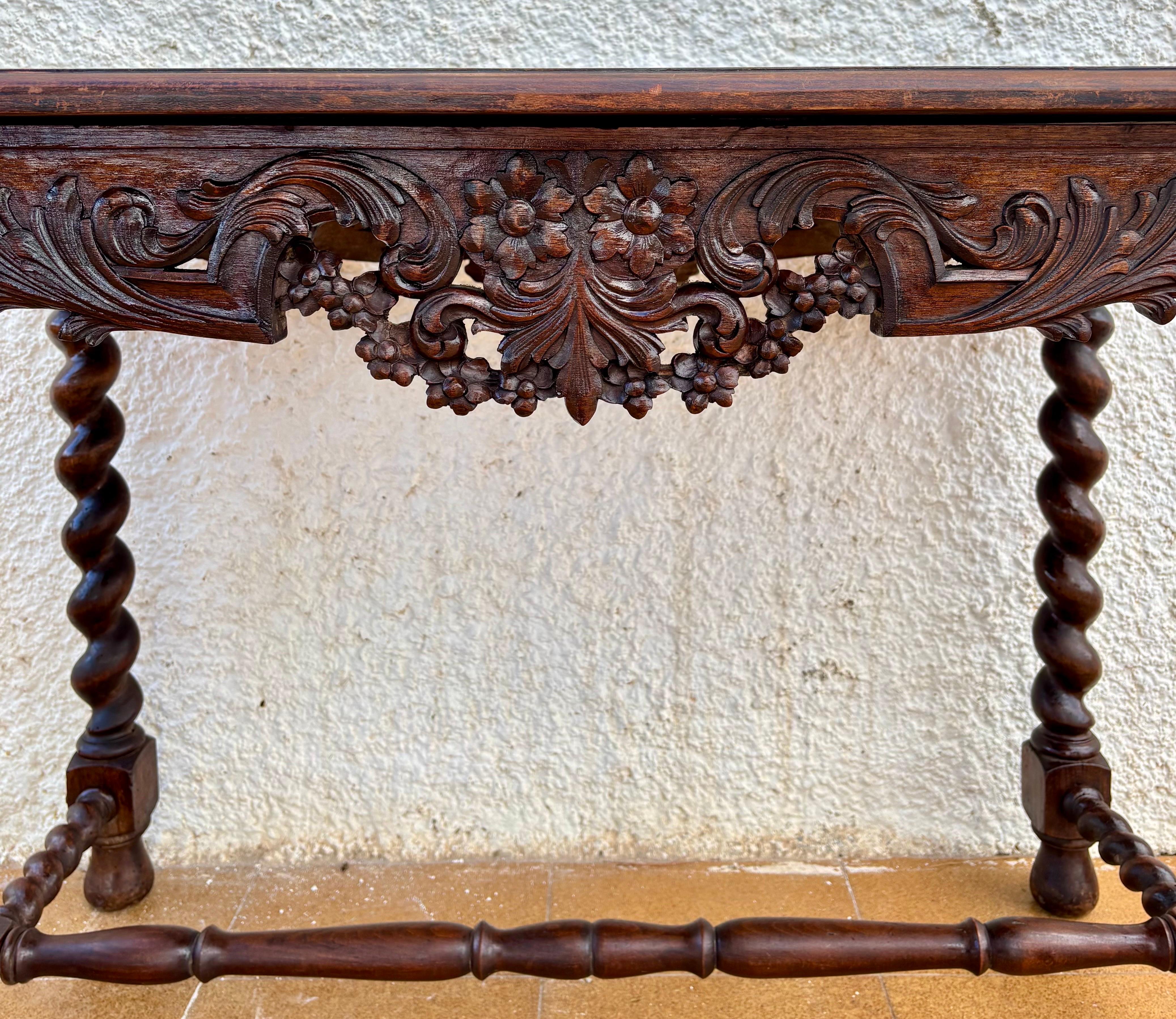 19th Century French Louis XIV Breton Carved Oak Sofa Table Desk, 1890s Bon état - En vente à BÉTERA, ES