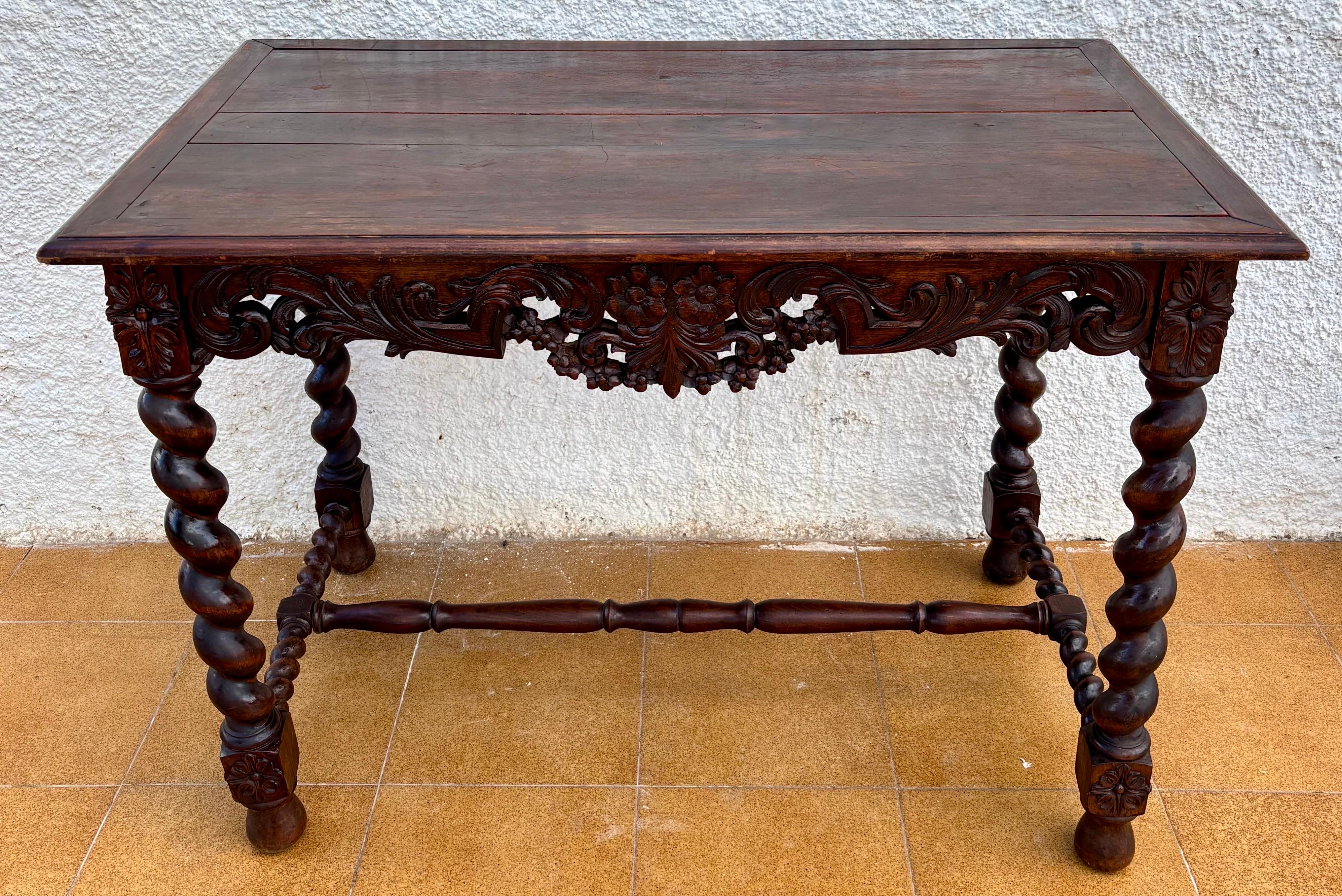 Fin du XIXe siècle 19th Century French Louis XIV Breton Carved Oak Sofa Table Desk, 1890s en vente
