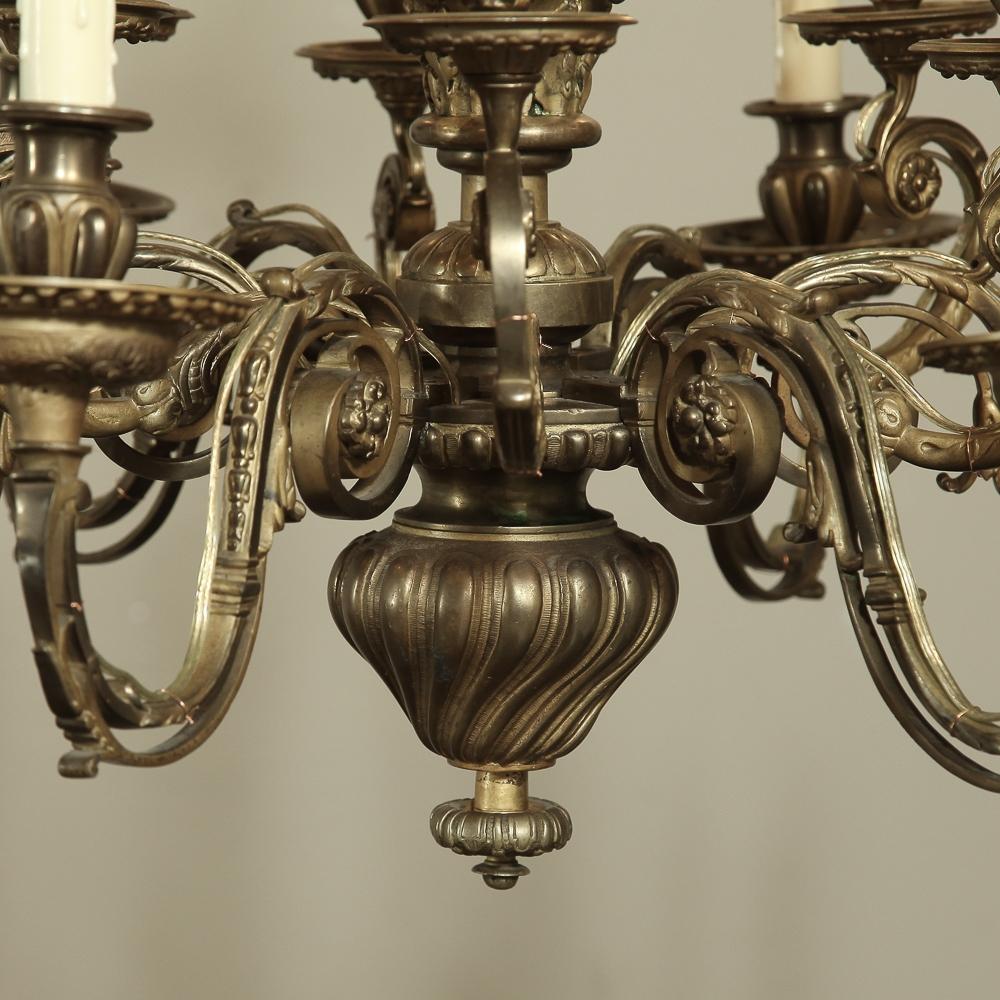 Hand-Crafted 19th Century French Louis XIV Bronze Chandelier with 12 Lights For Sale