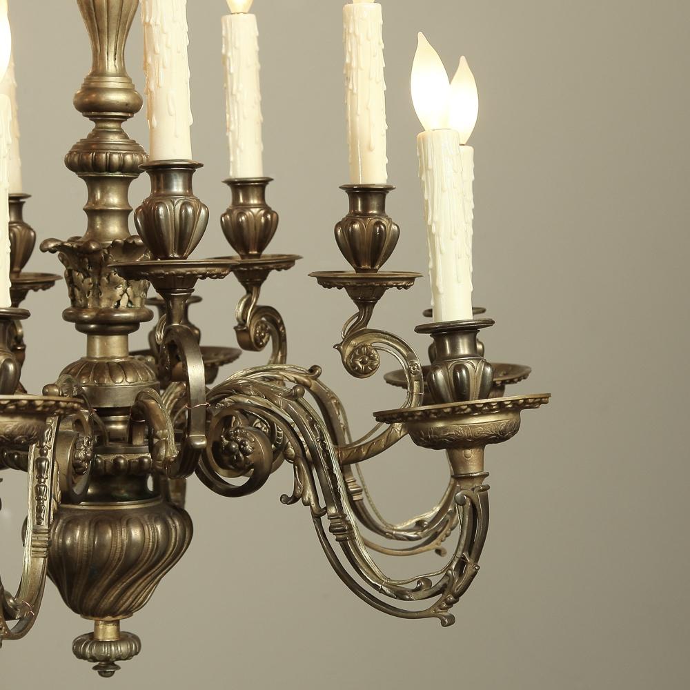 19th Century French Louis XIV Bronze Chandelier with 12 Lights For Sale 2