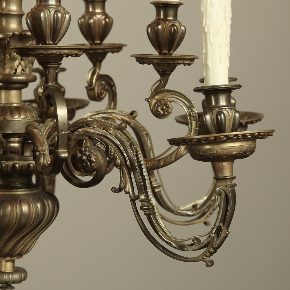 19th Century French Louis XIV Bronze Chandelier with 12 Lights For Sale 3