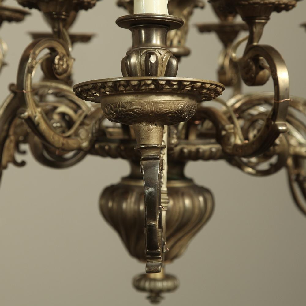 19th Century French Louis XIV Bronze Chandelier with 12 Lights For Sale 4
