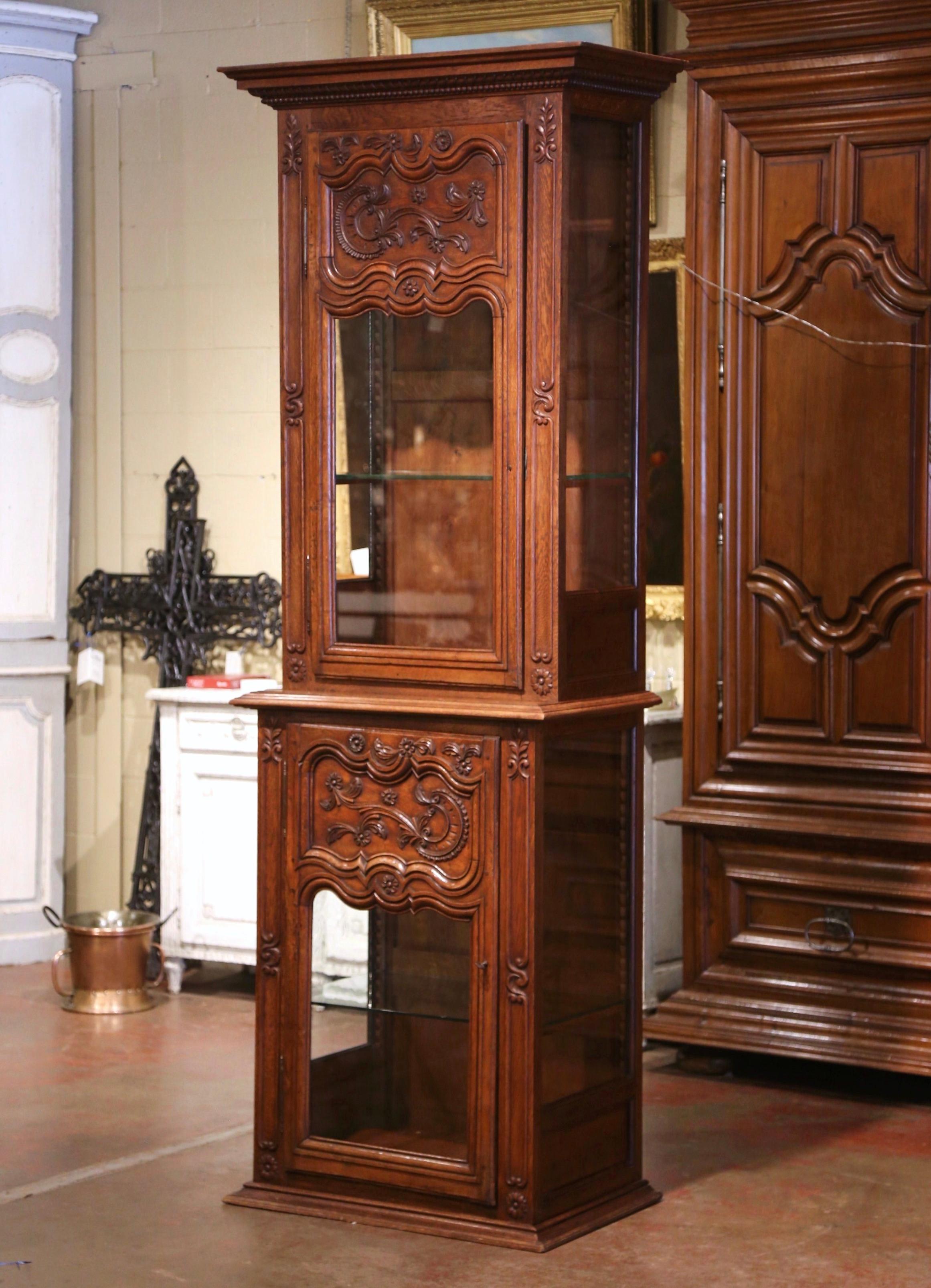 19th Century French Louis XIV Carved Oak and Glass Display Cabinet from Normandy In Excellent Condition For Sale In Dallas, TX