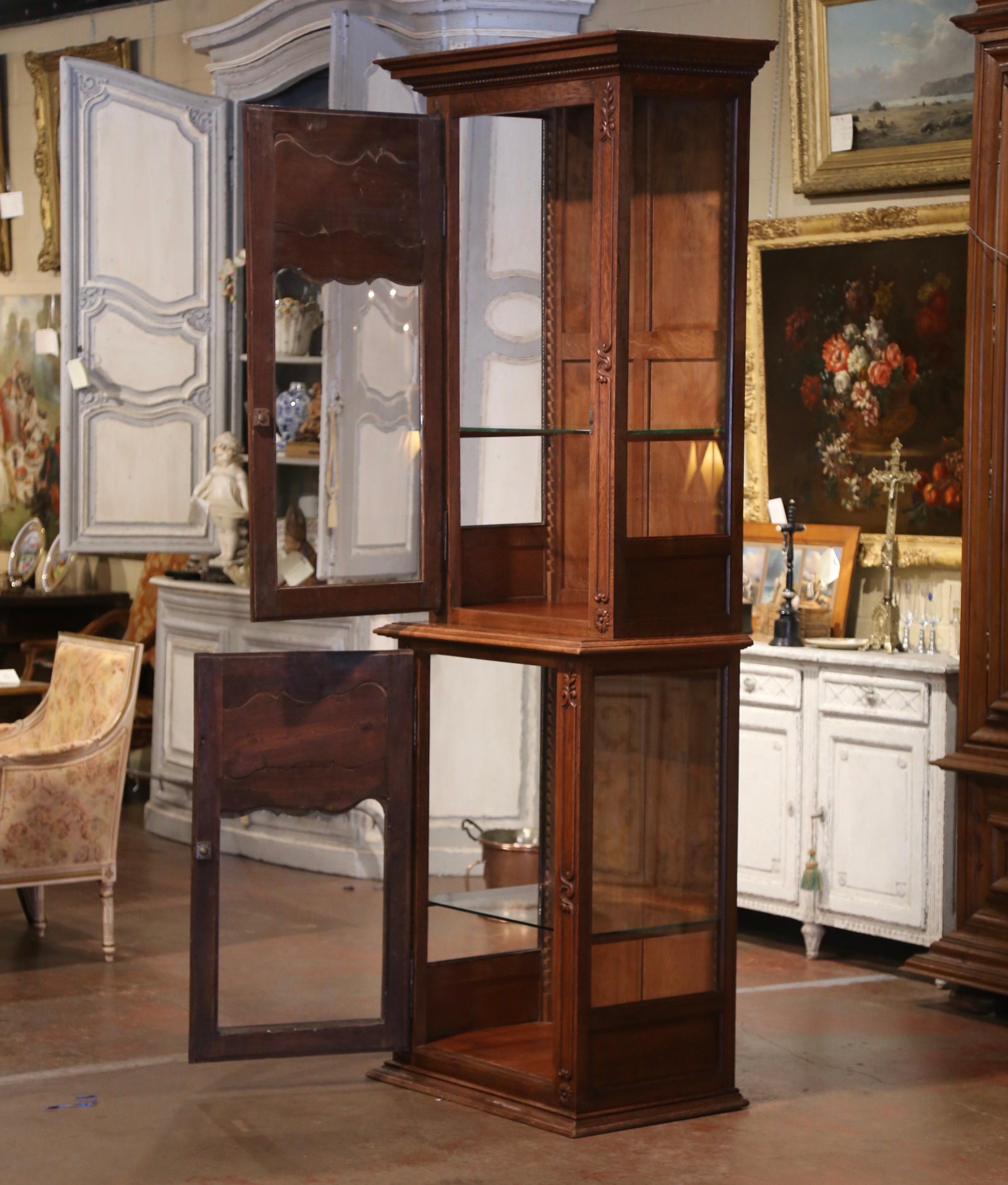 19th Century French Louis XIV Carved Oak and Glass Display Cabinet from Normandy For Sale 3
