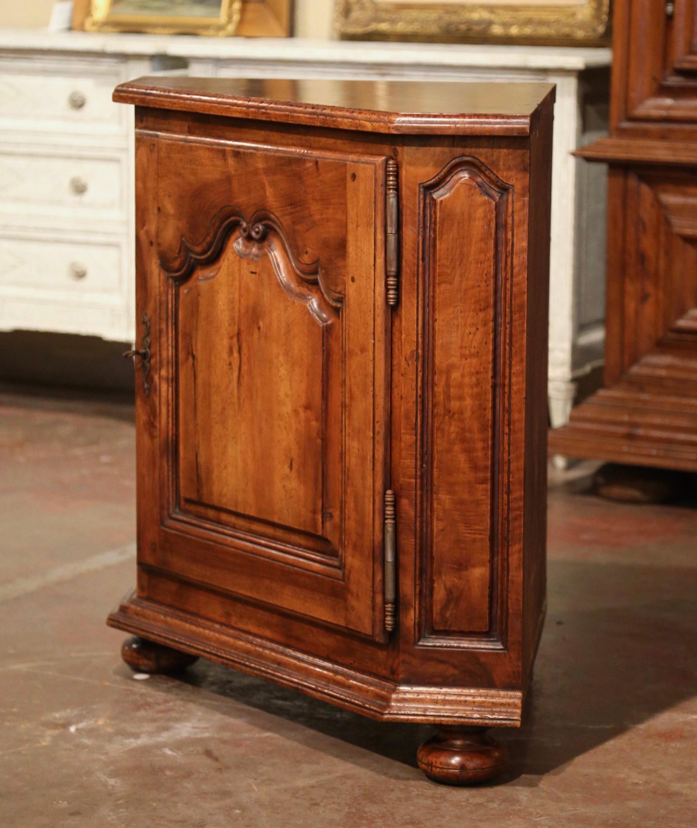 19th Century French Louis XIV Carved Walnut Encoignure Corner Cabinet For Sale 1