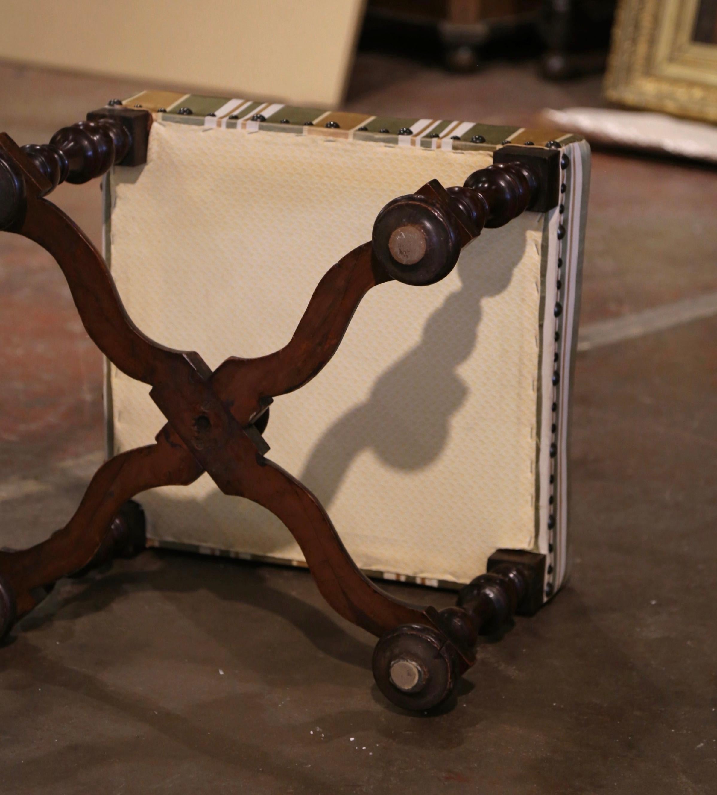 19th Century French Louis XIV Carved Walnut Stool with Silk Fabric For Sale 3